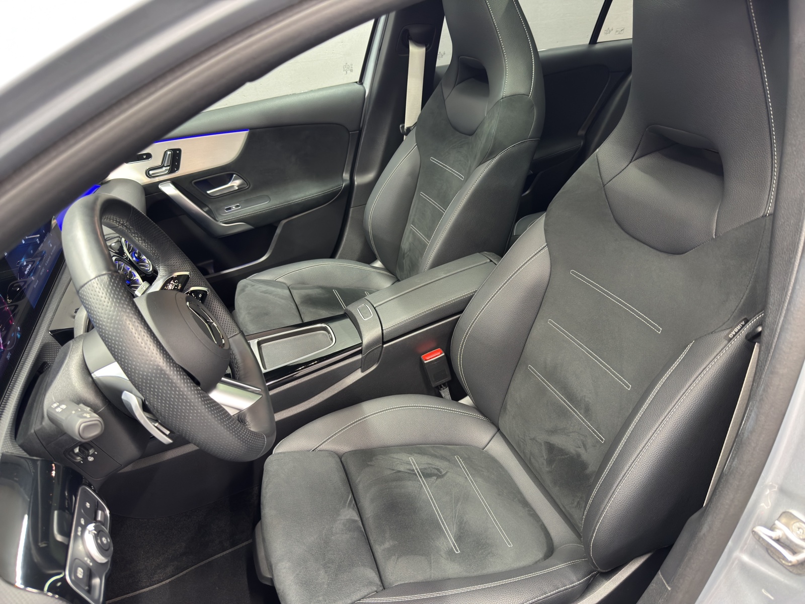 MERCEDES-BENZ A 250 AMG Line 4Matic-image-13