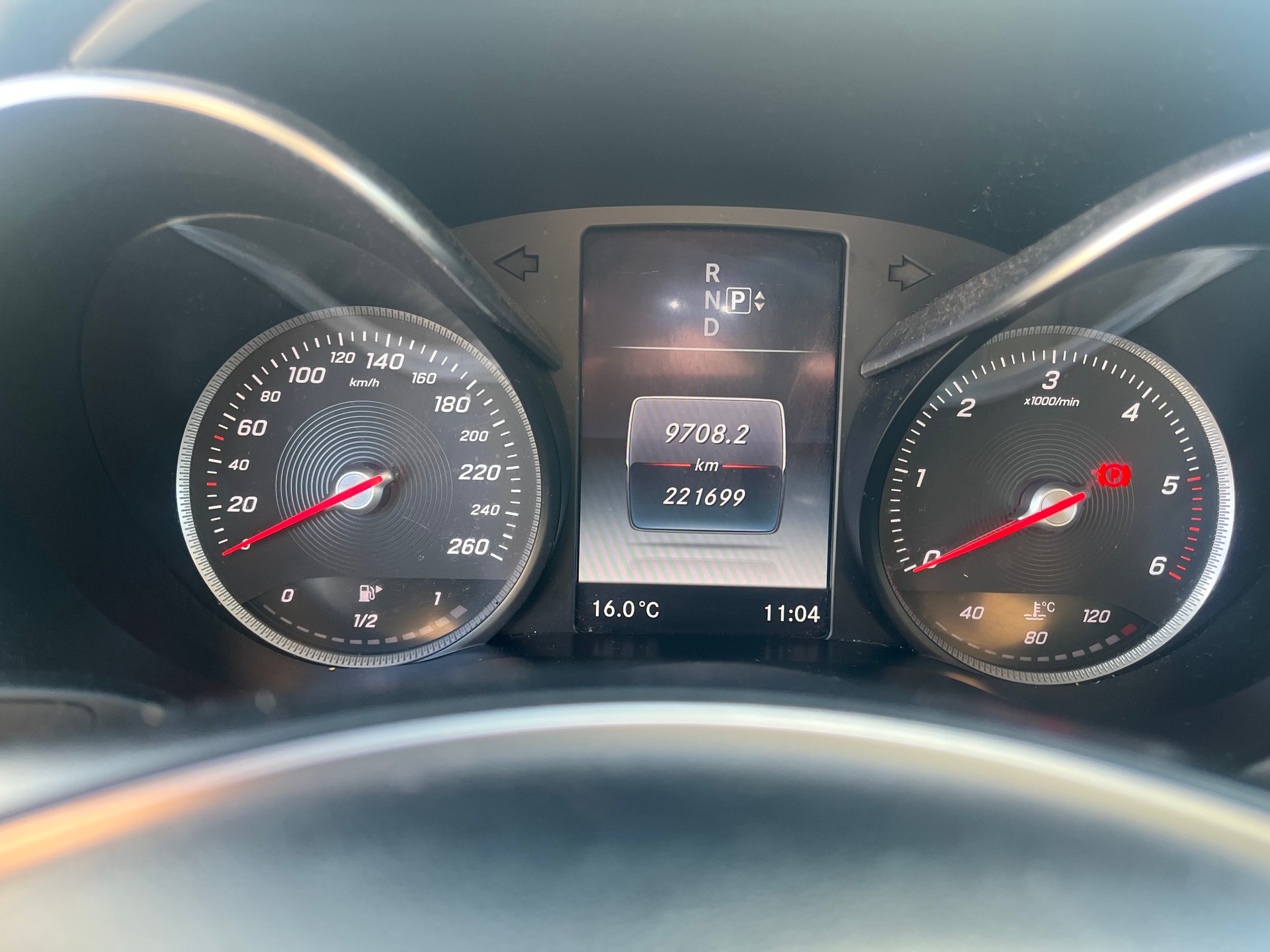 MERCEDES-BENZ C 220-image-9