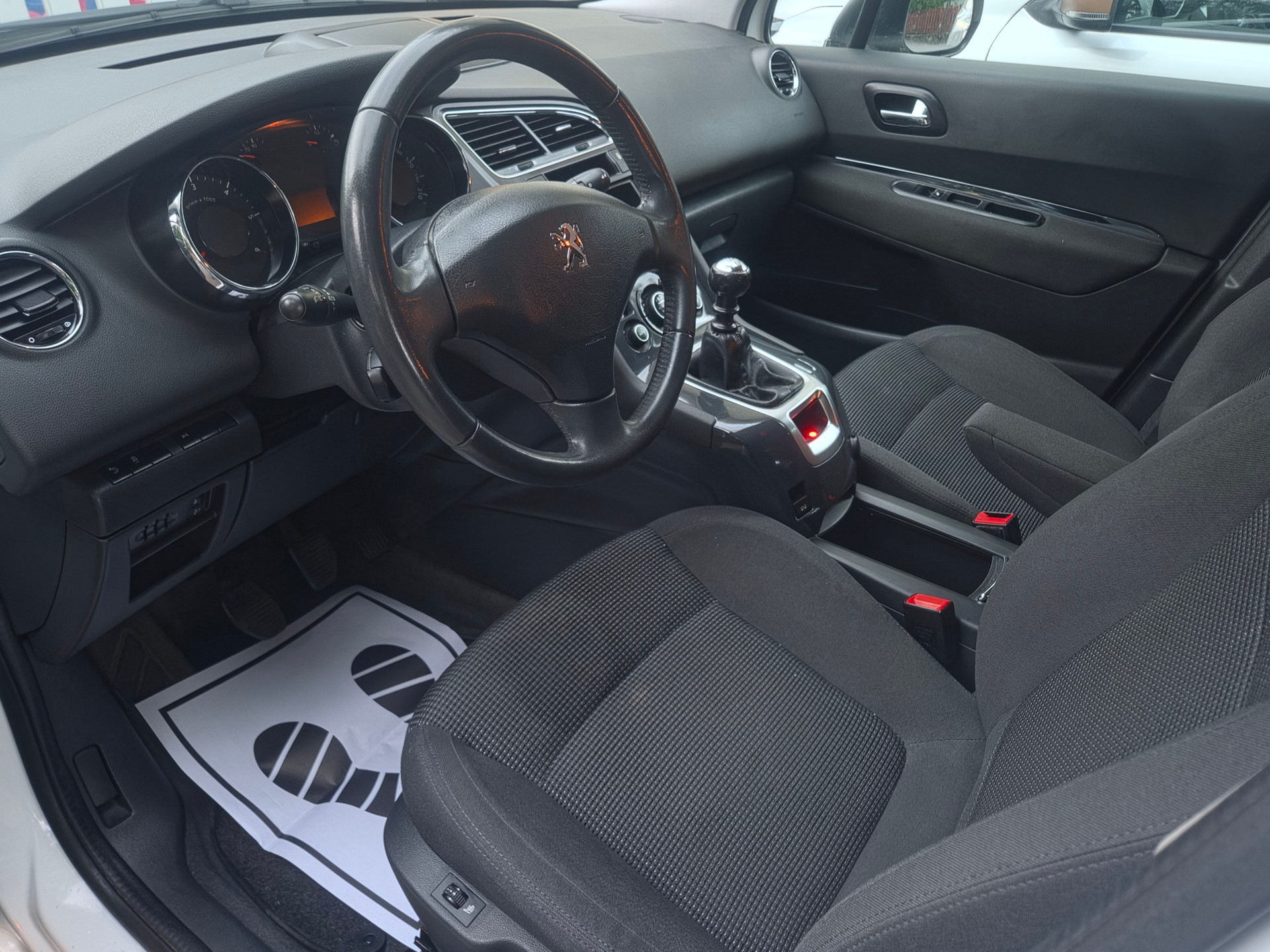 PEUGEOT 5008 2.0 HDI Business-image-12