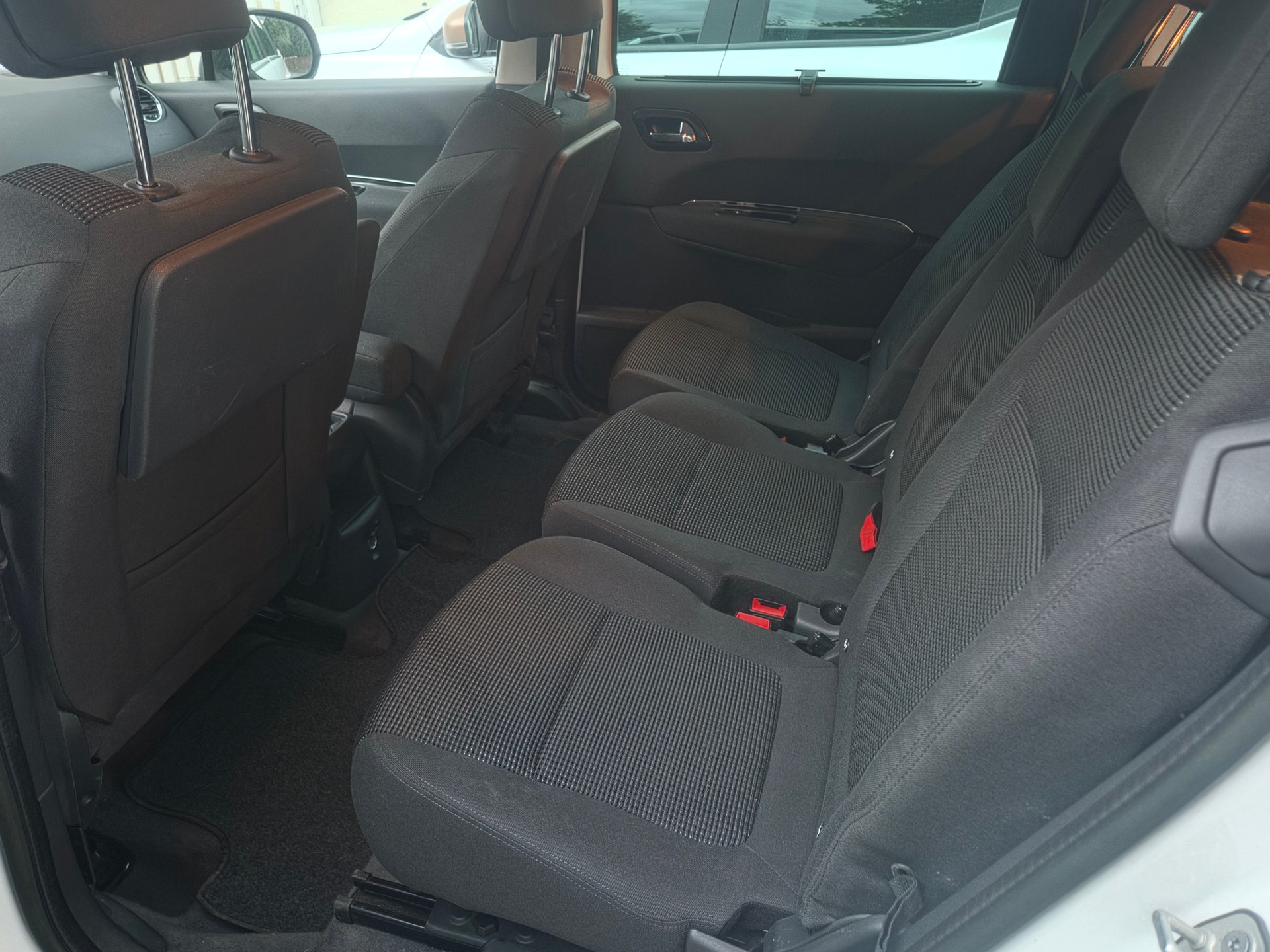 PEUGEOT 5008 2.0 HDI Business-image-13