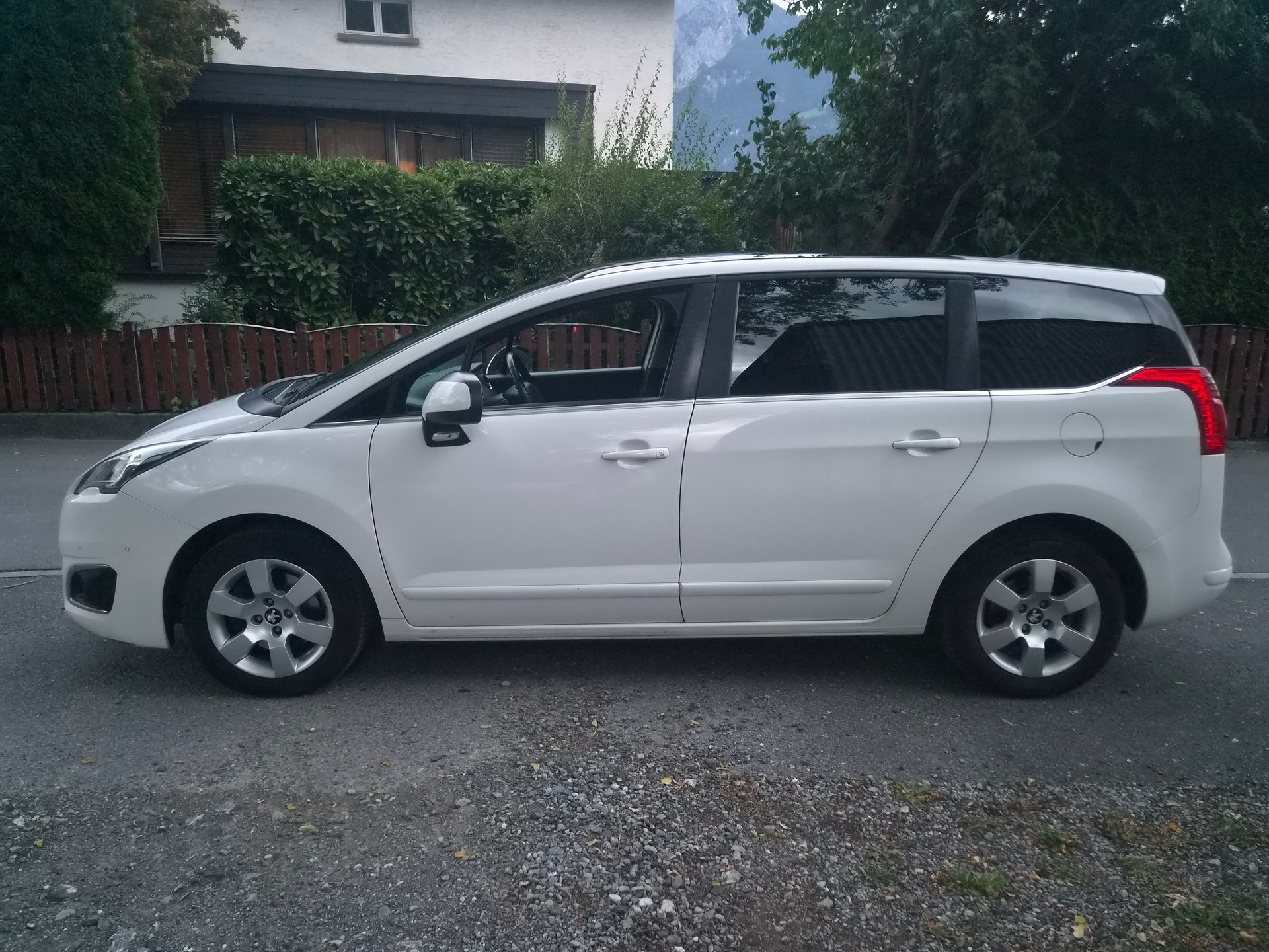 PEUGEOT 5008 2.0 HDI Business-image-4