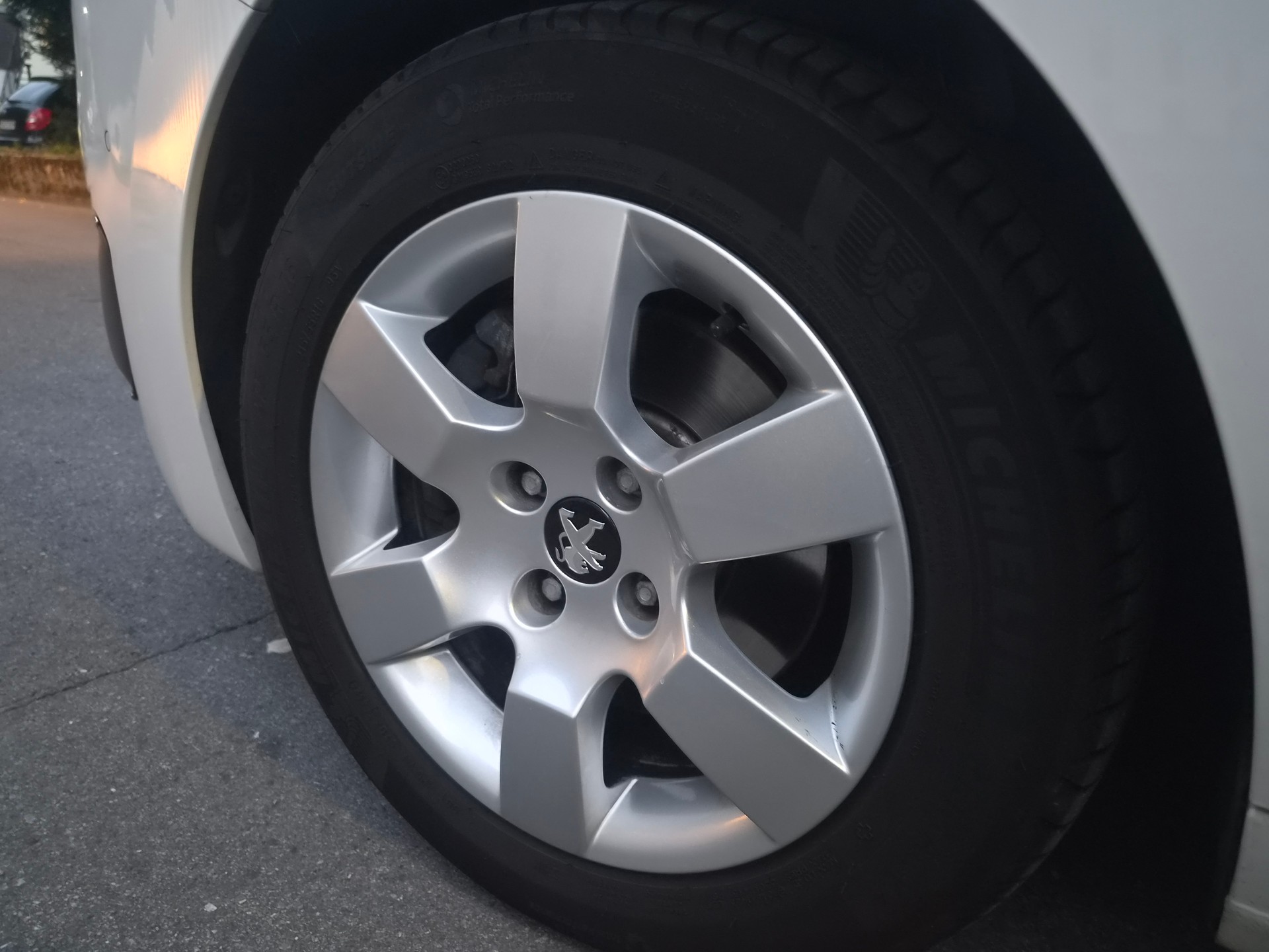 PEUGEOT 5008 2.0 HDI Business-image-9