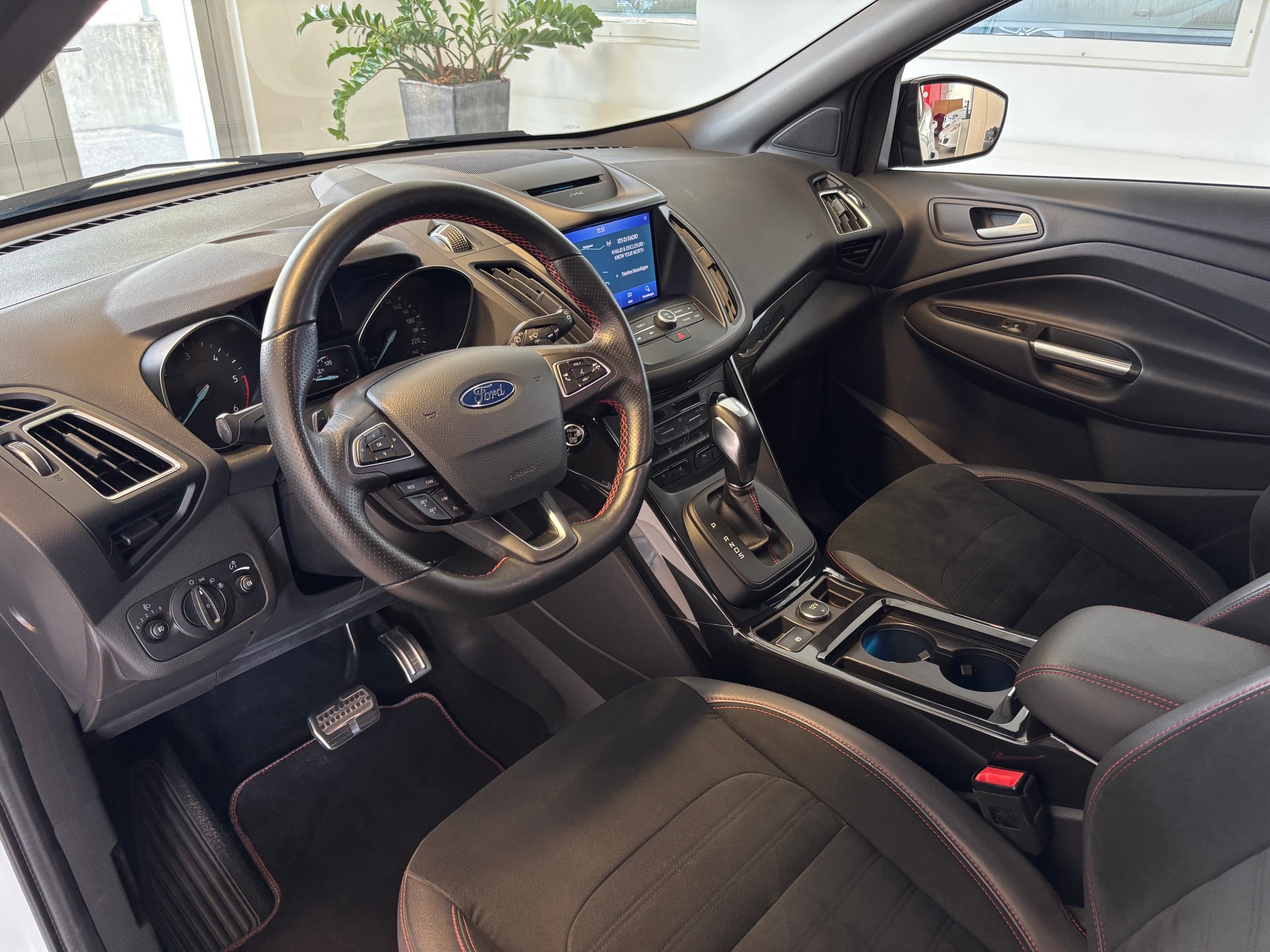 FORD Kuga 2.0 TDCi ST Line High 4WD PowerShift-image-4