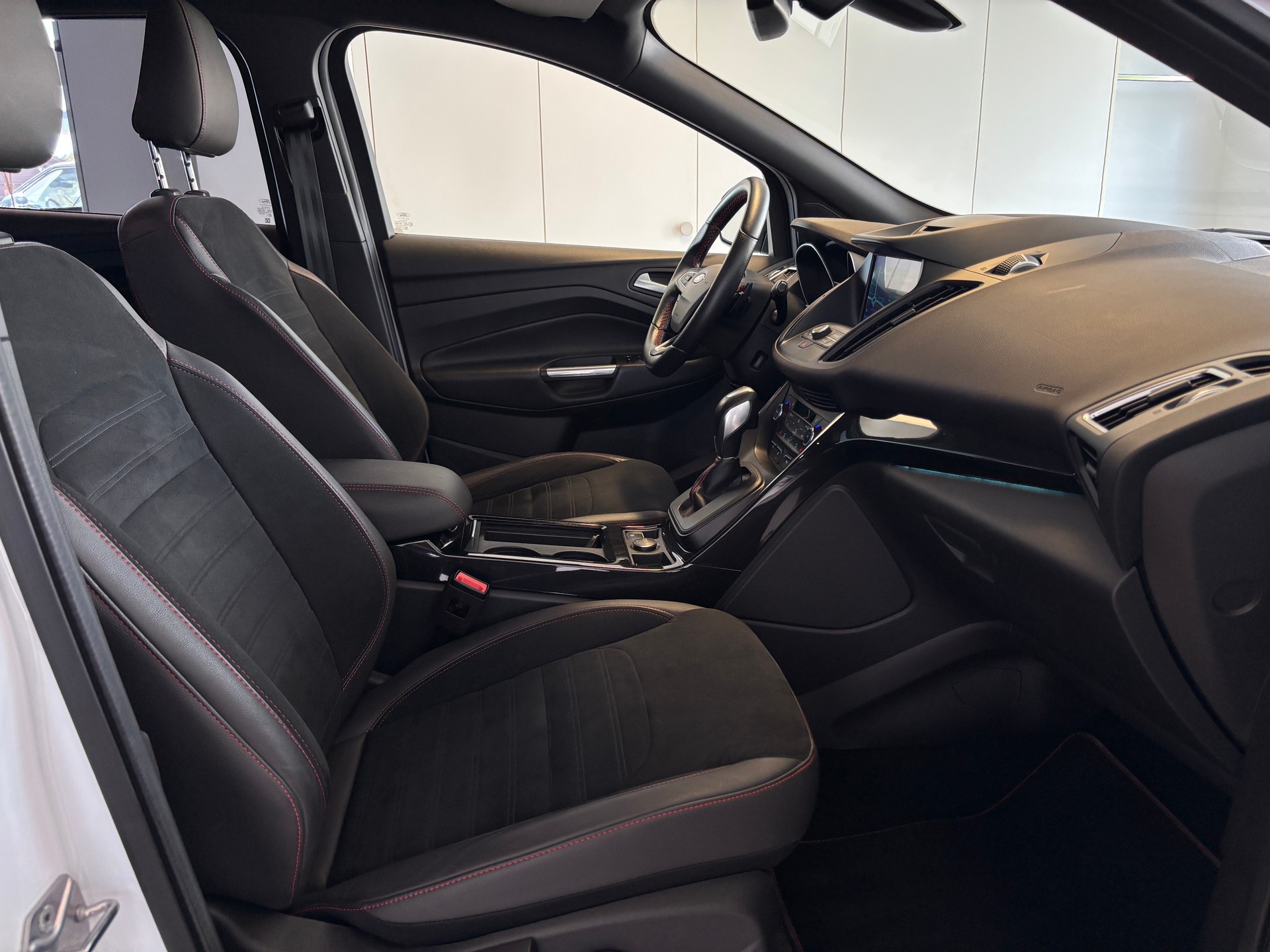 FORD Kuga 2.0 TDCi ST Line High 4WD PowerShift-image-9