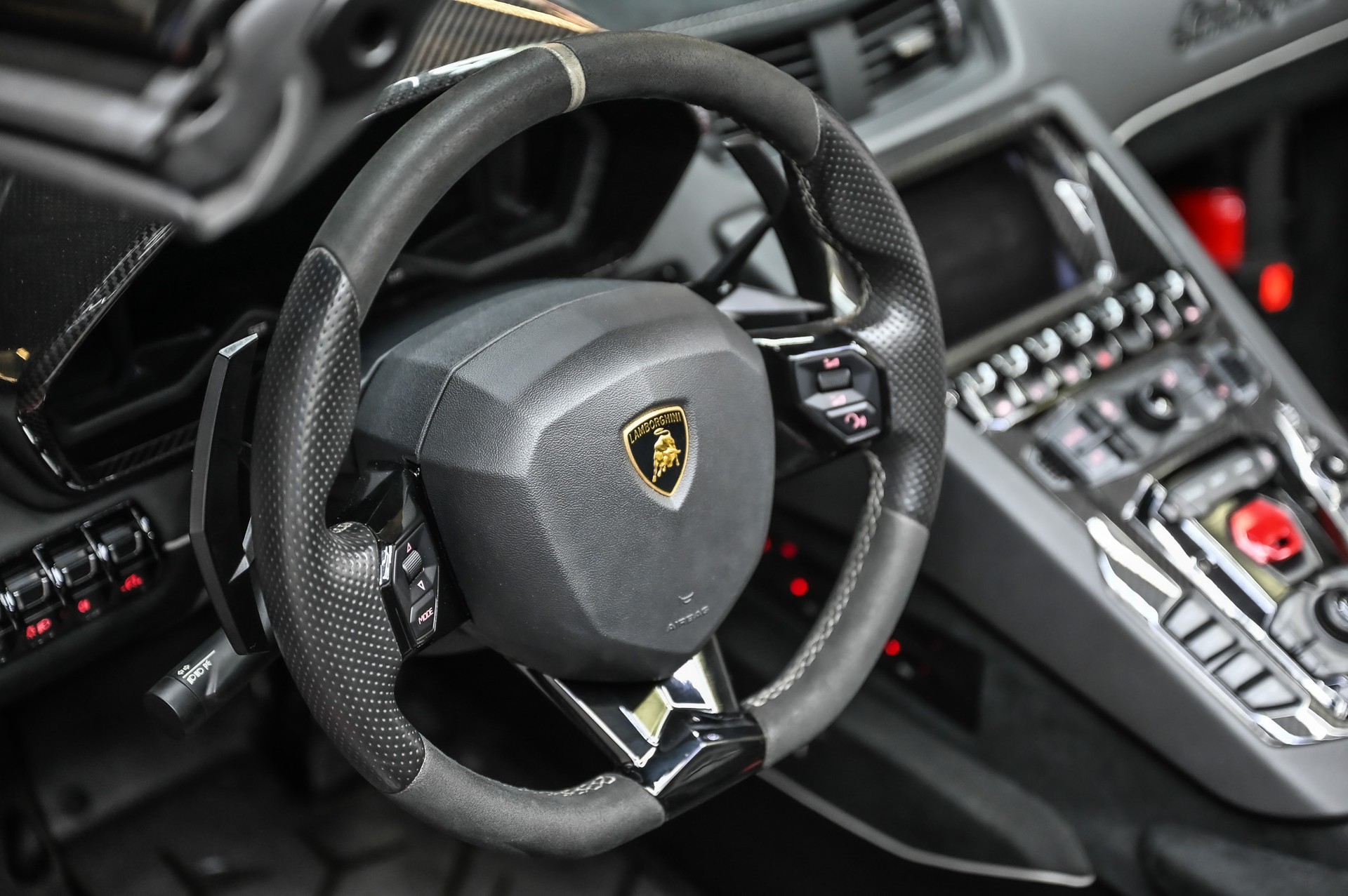 LAMBORGHINI Aventador SV Roadster LP 750-4 E-Gear 1 of 500-image-31
