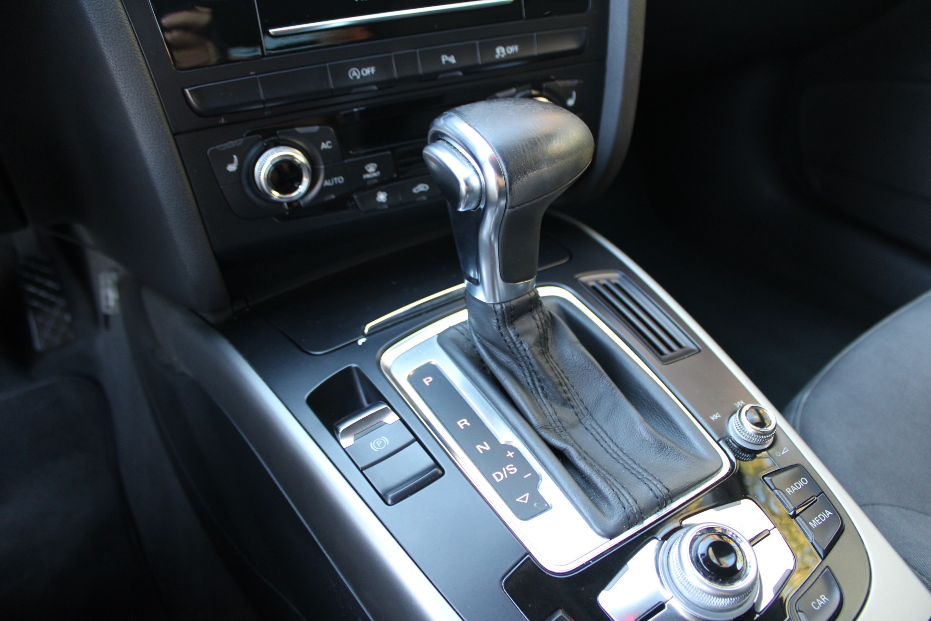 AUDI A4 Avant 2.0 TDI multitronic-image-14