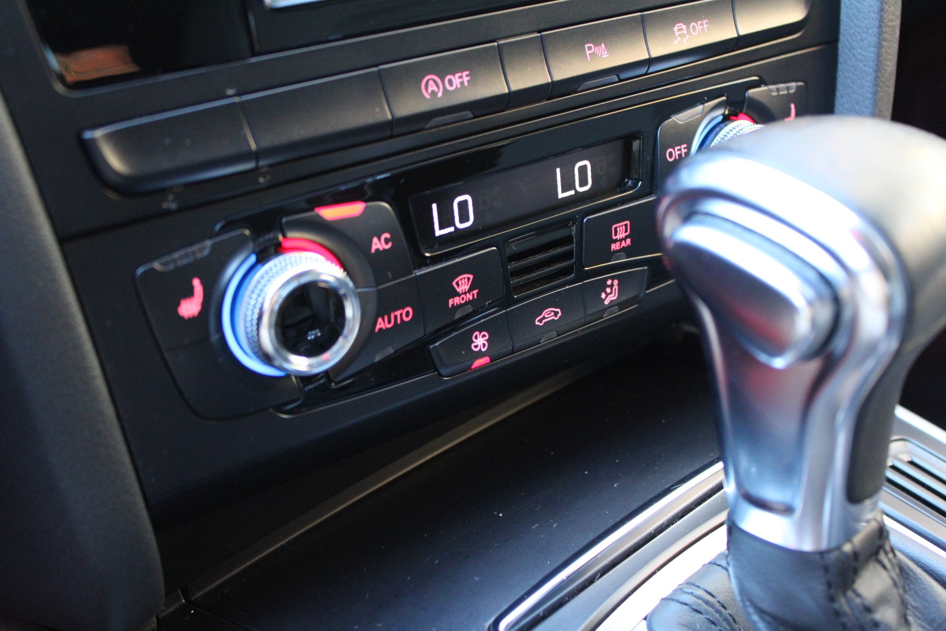 AUDI A4 Avant 2.0 TDI multitronic-image-11
