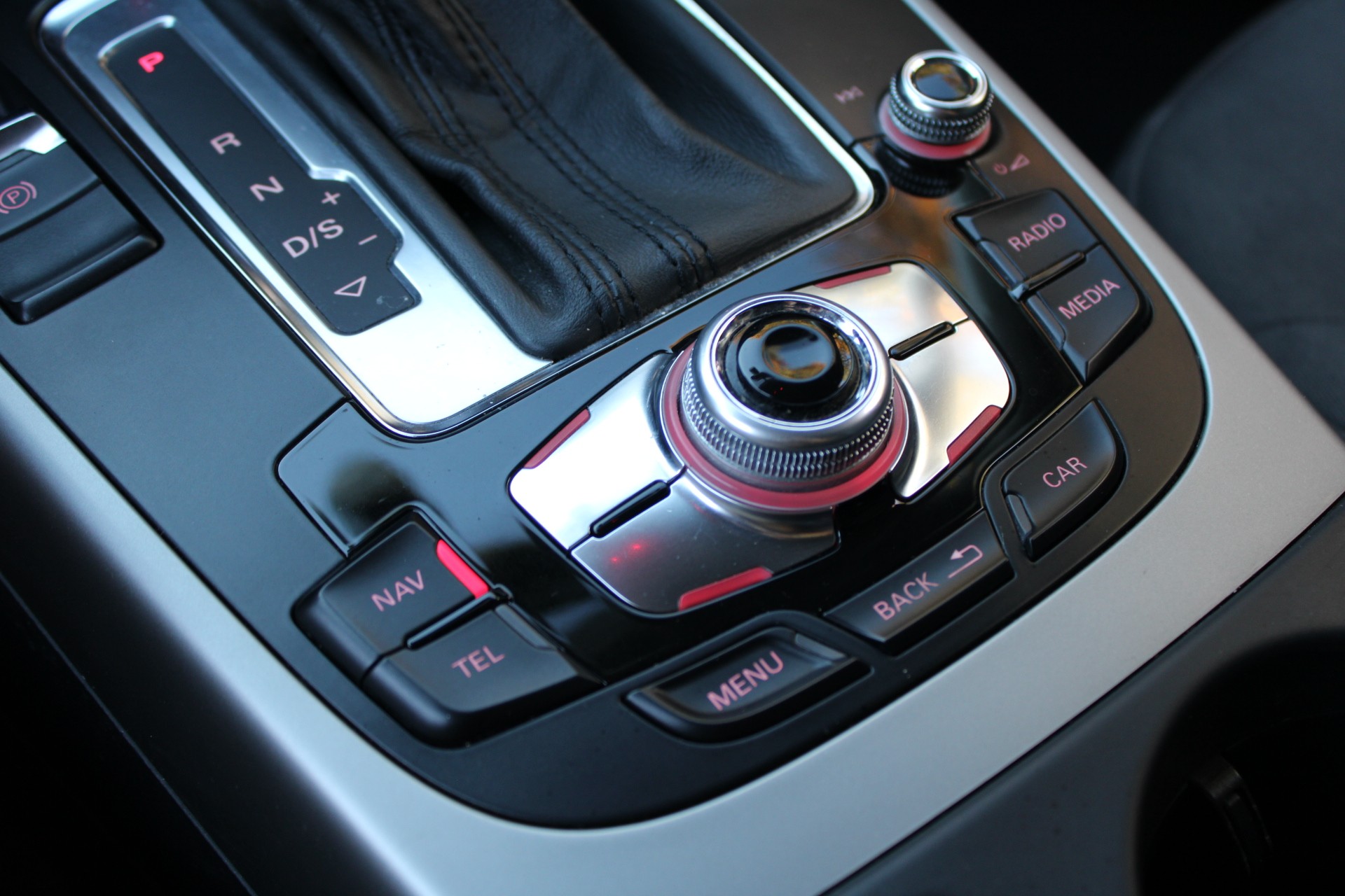 AUDI A4 Avant 2.0 TDI multitronic-image-12