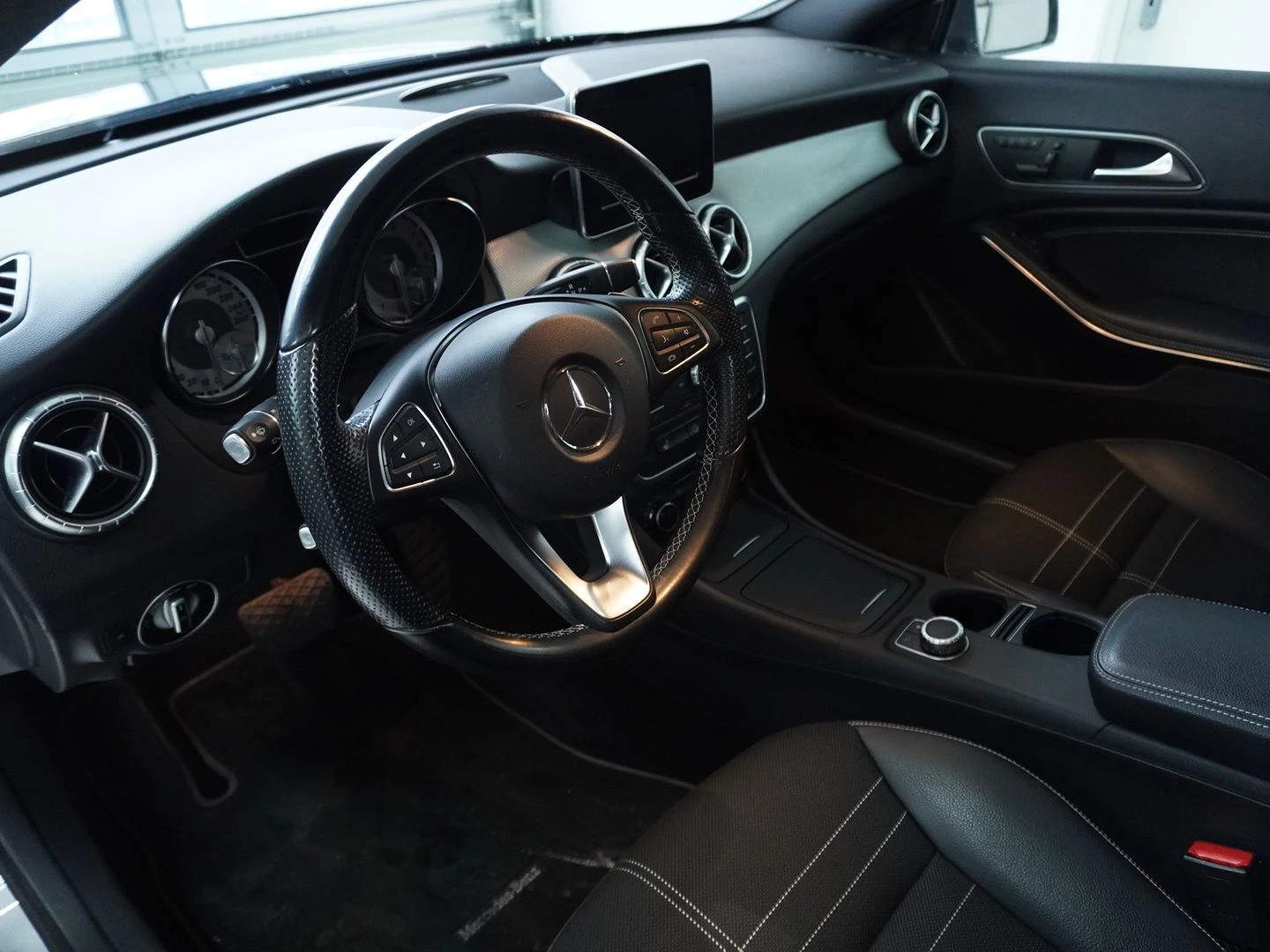MERCEDES-BENZ CLA Shooting Brake 250 Urban 7G-DCT 4Matic-image-1