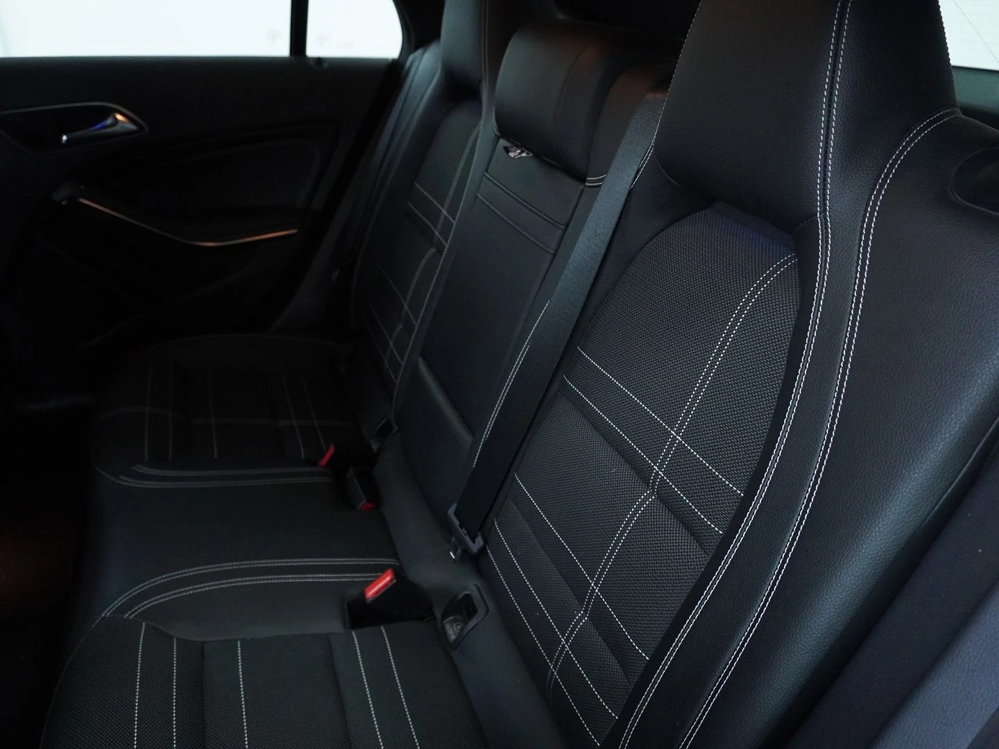 MERCEDES-BENZ CLA Shooting Brake 250 Urban 7G-DCT 4Matic-image-3