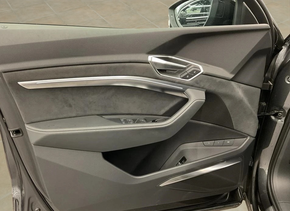 AUDI e-tron S Sportback quattro-image-9