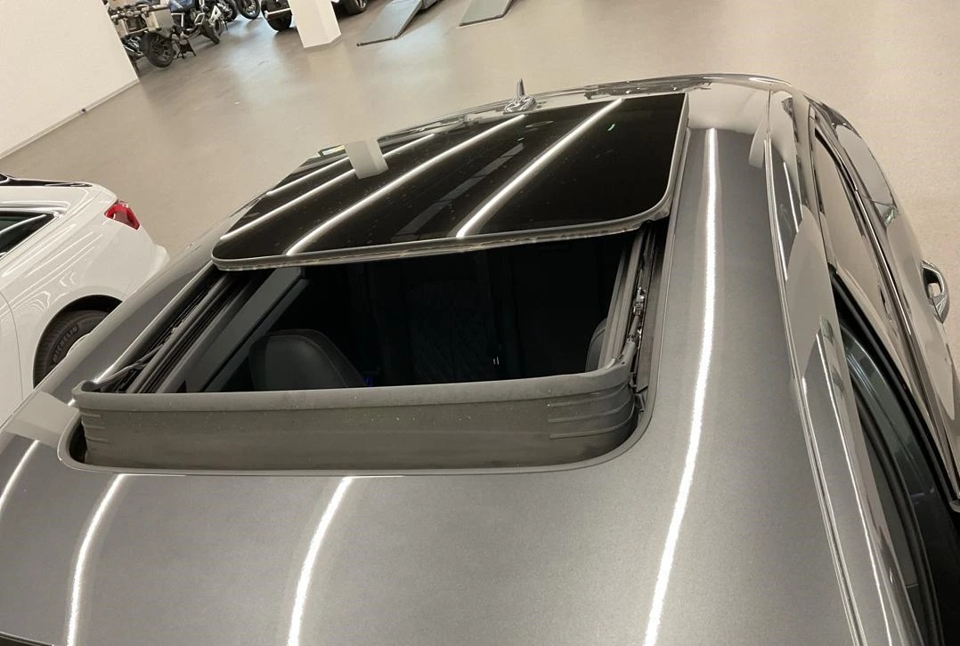 AUDI e-tron S Sportback quattro-image-8