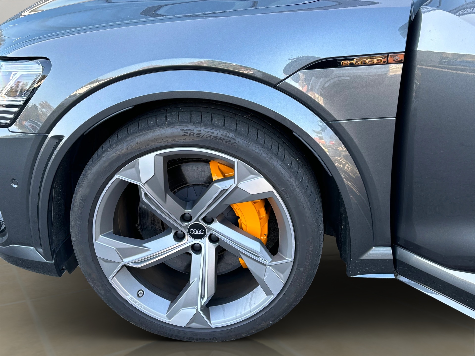 AUDI e-tron S Sportback quattro-image-3