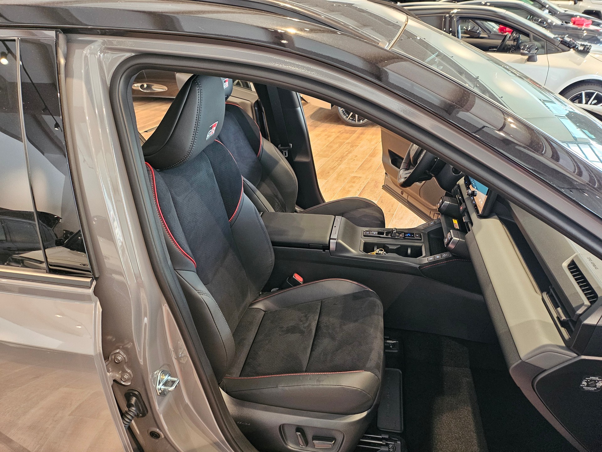 TOYOTA RAV-4 2.5 HSD GR Sport e-CVT 4WDđ„8-fachđ„-image-17