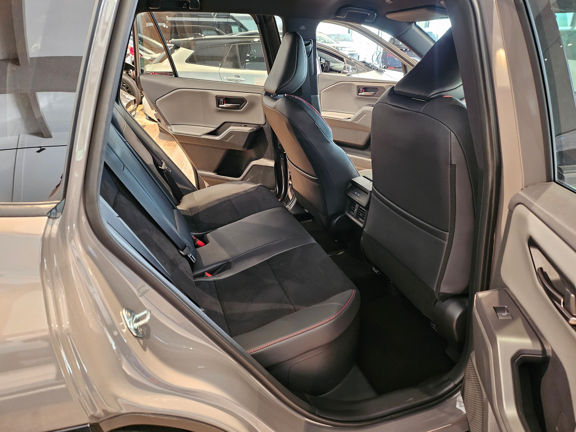 TOYOTA RAV-4 2.5 HSD GR Sport e-CVT 4WDđ„8-fachđ„-image-18