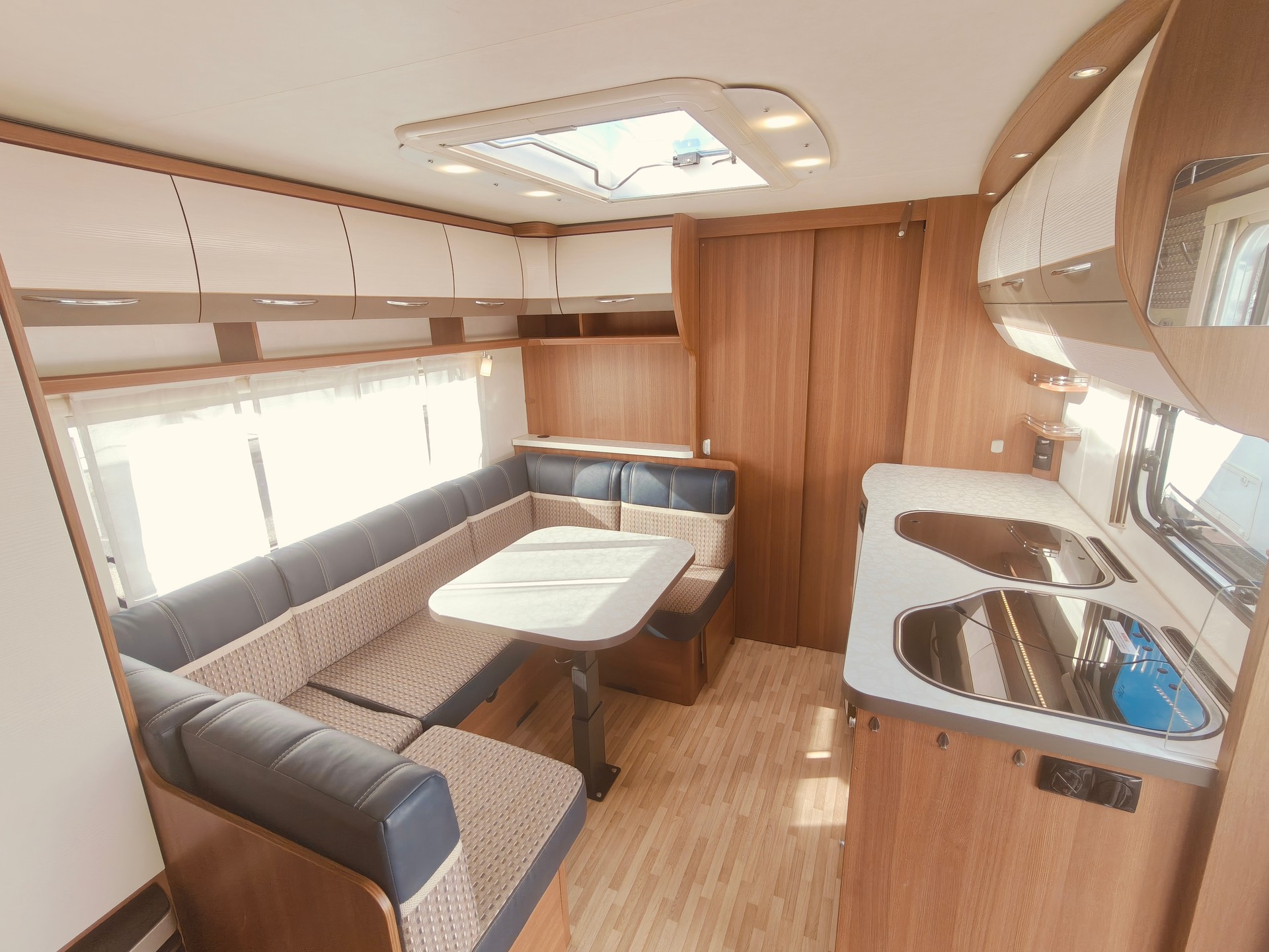 LMC VIVO 522 K -- Stockbett -- Mover -- Markise -- Veloträger-image-9