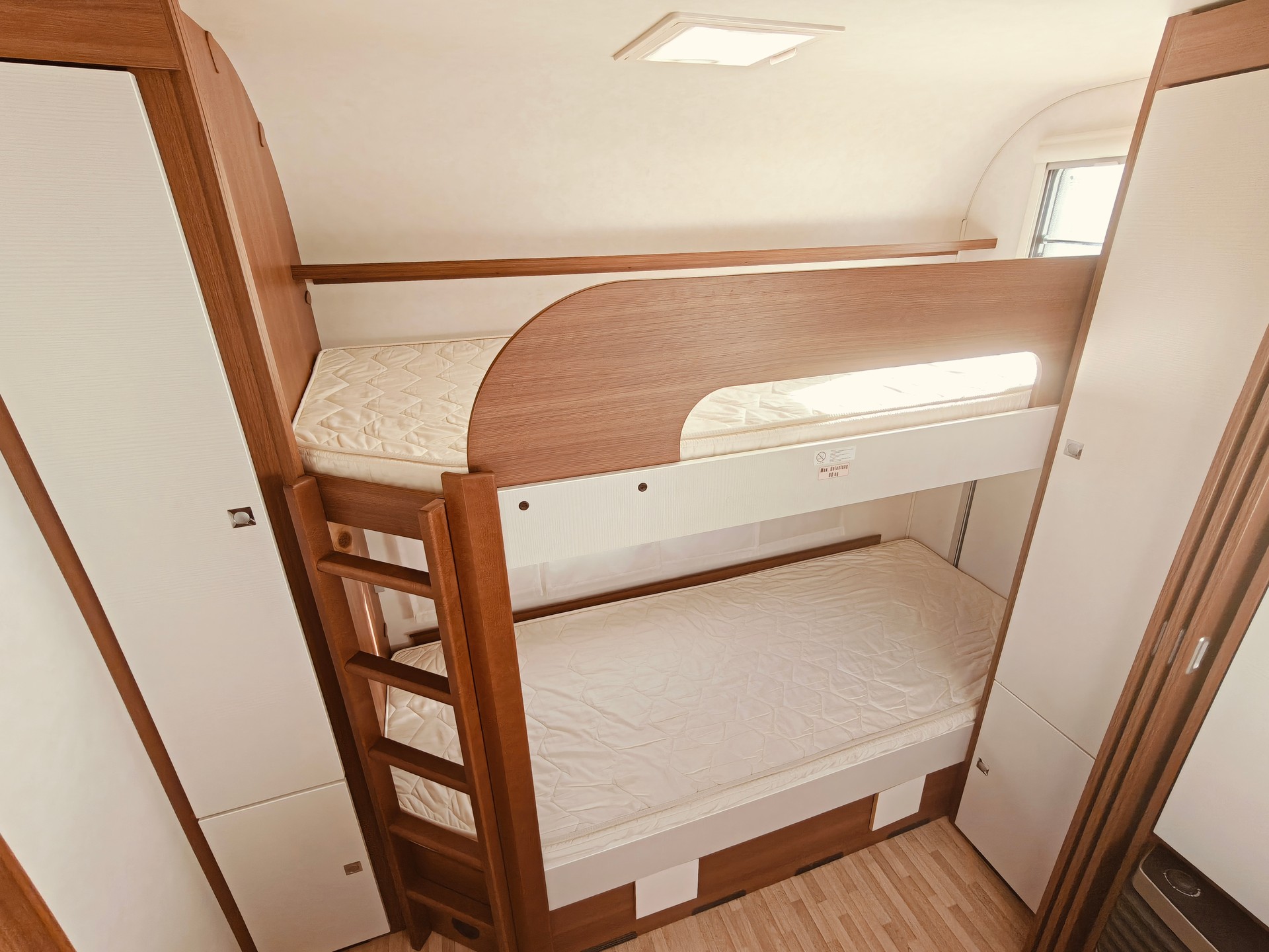 LMC VIVO 522 K -- Stockbett -- Mover -- Markise -- Veloträger-image-22