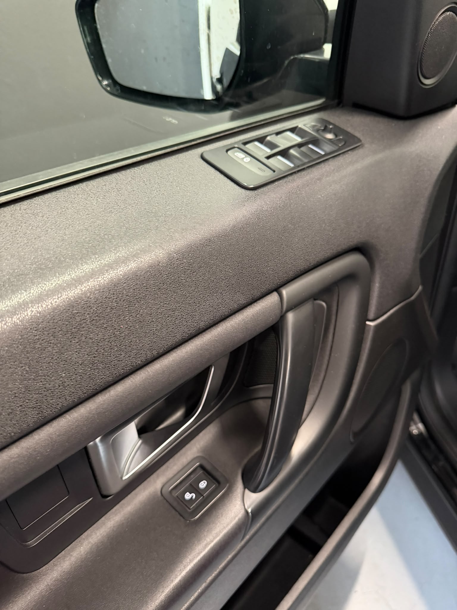 LAND ROVER Discovery Sport 2.0 TD4 HSE Luxury AT9-image-11