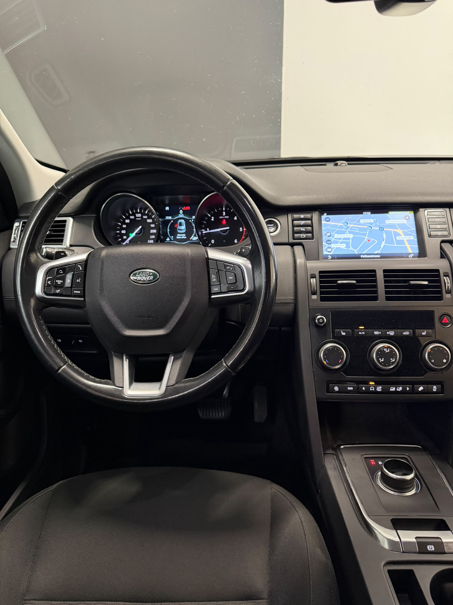 LAND ROVER Discovery Sport 2.0 TD4 HSE Luxury AT9-image-8