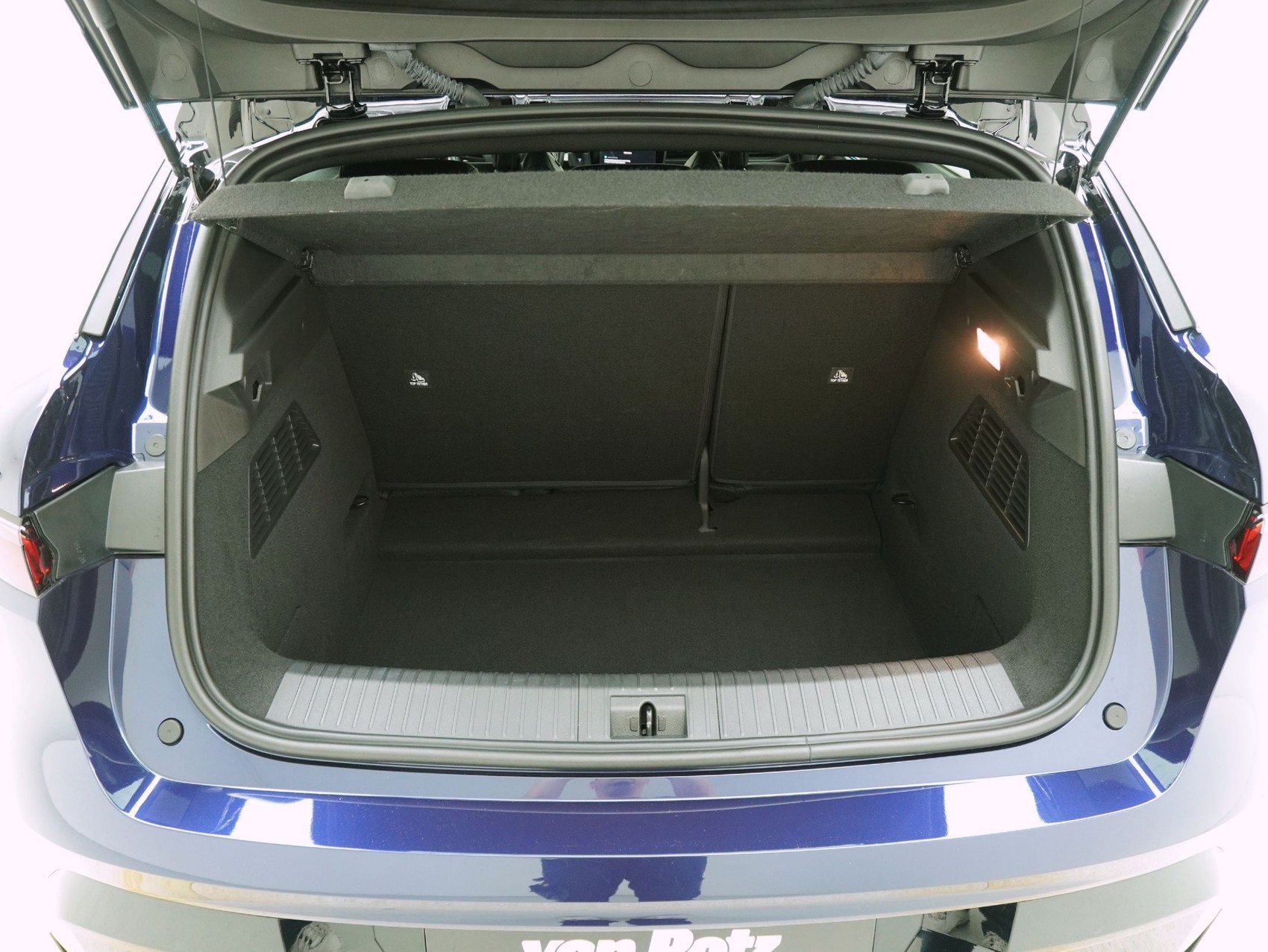 RENAULT Mégane E-Tech iconic-image-11