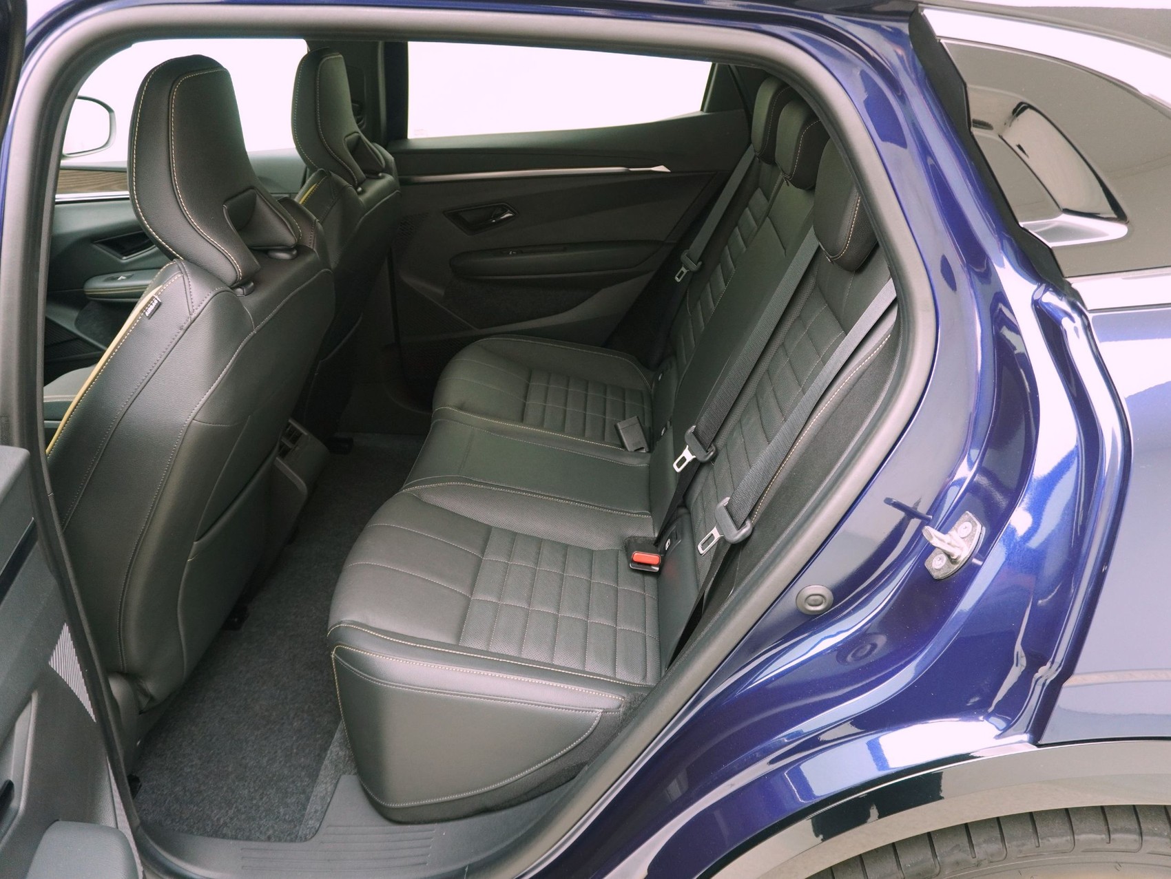 RENAULT Mégane E-Tech iconic-image-10