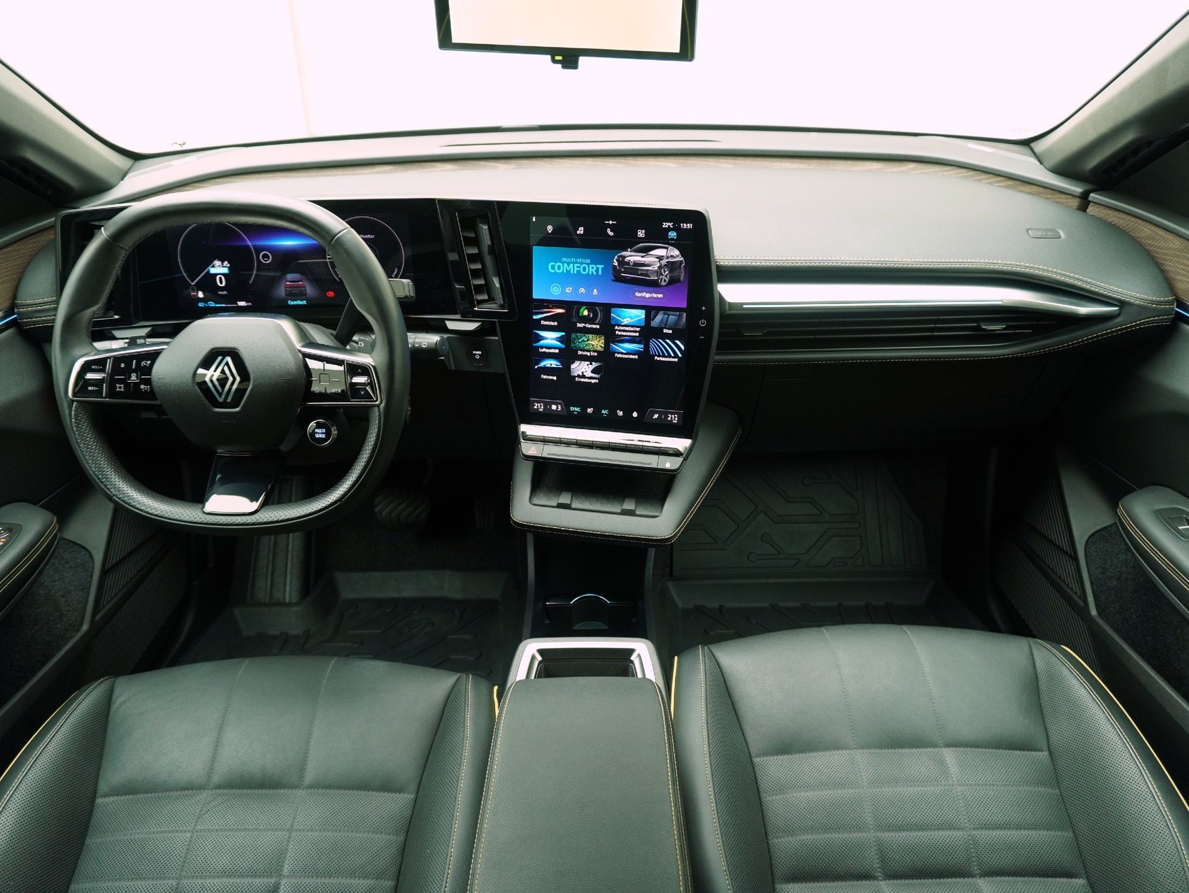 RENAULT Mégane E-Tech iconic-image-12