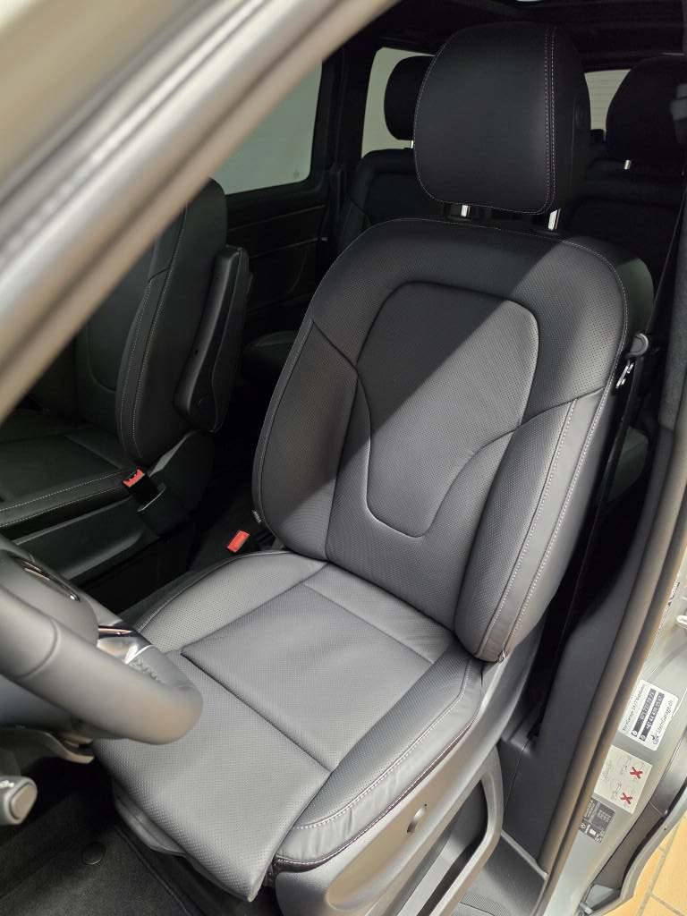 MERCEDES-BENZ V 300 d 4Matic Swiss Edition lang-image-5