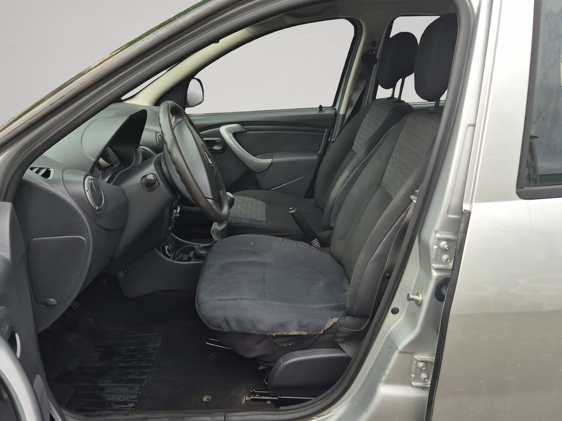 DACIA Duster 1.6 Lauréate 4x4-image-9