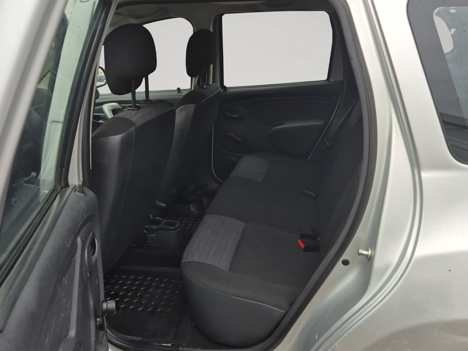 DACIA Duster 1.6 Lauréate 4x4-image-10
