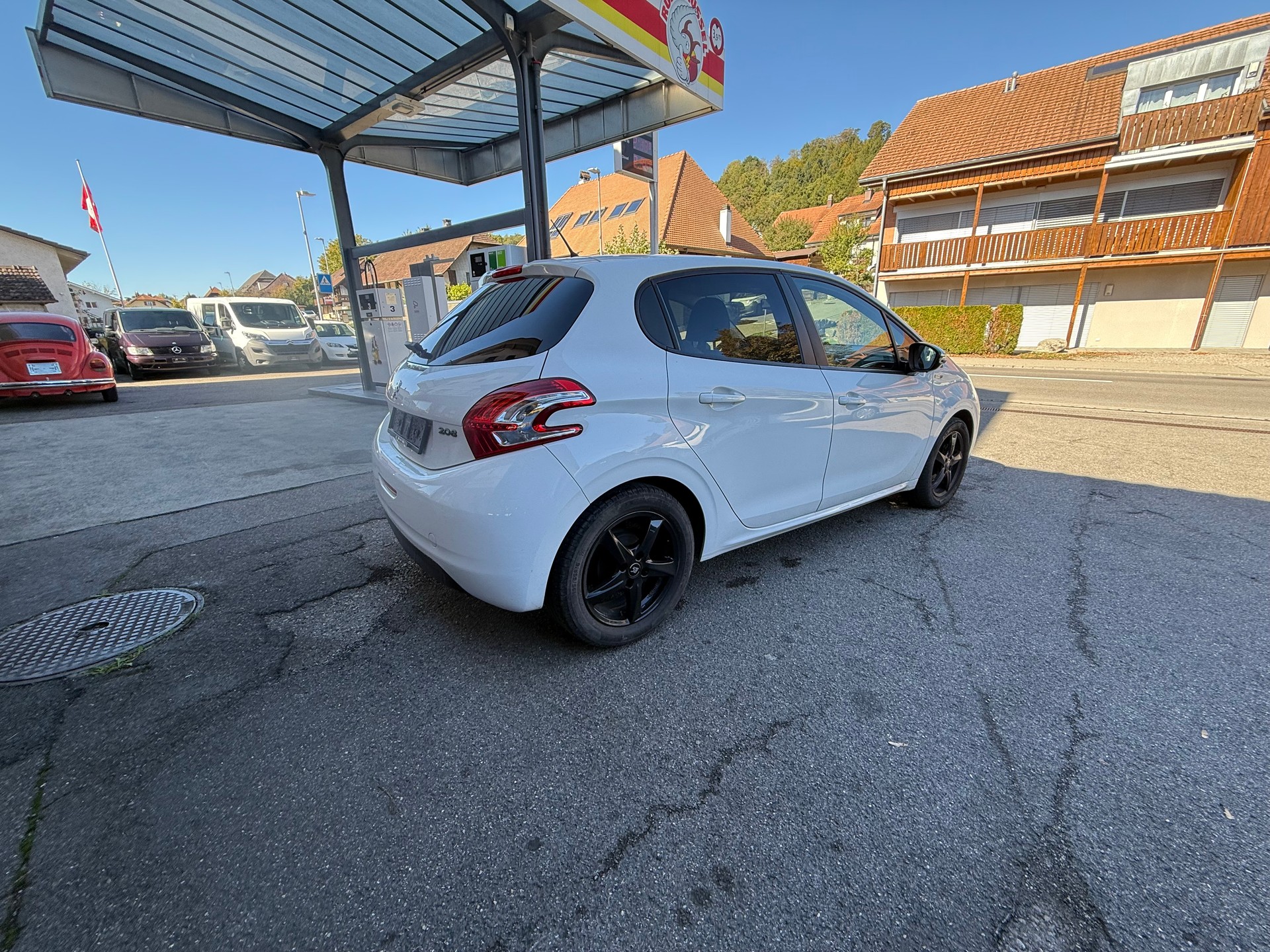 PEUGEOT 208 1.2 VTI Active-image-2