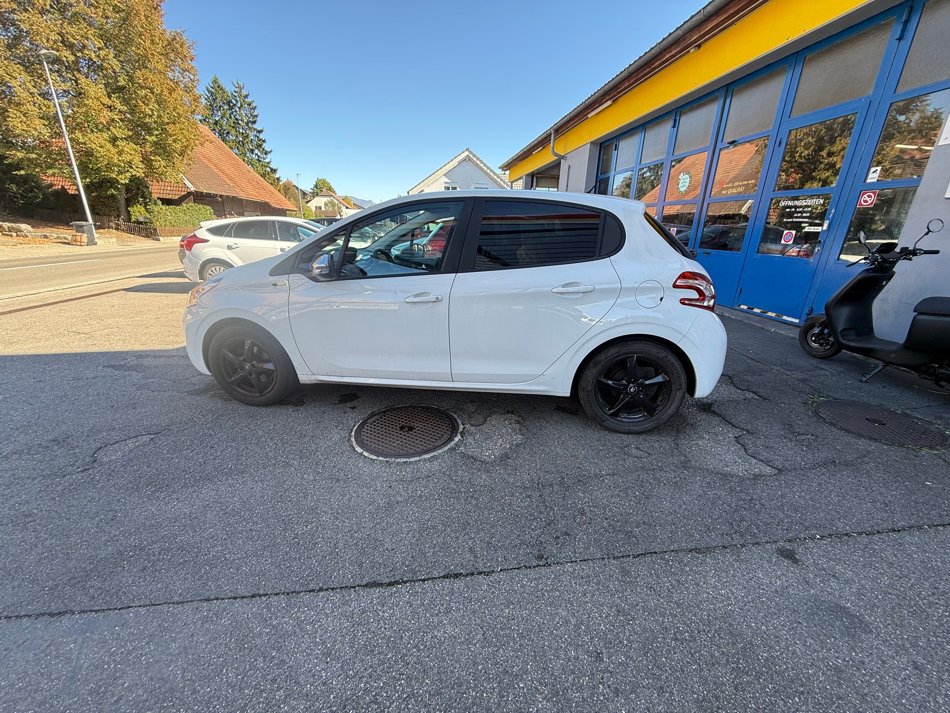 PEUGEOT 208 1.2 VTI Active-image-5