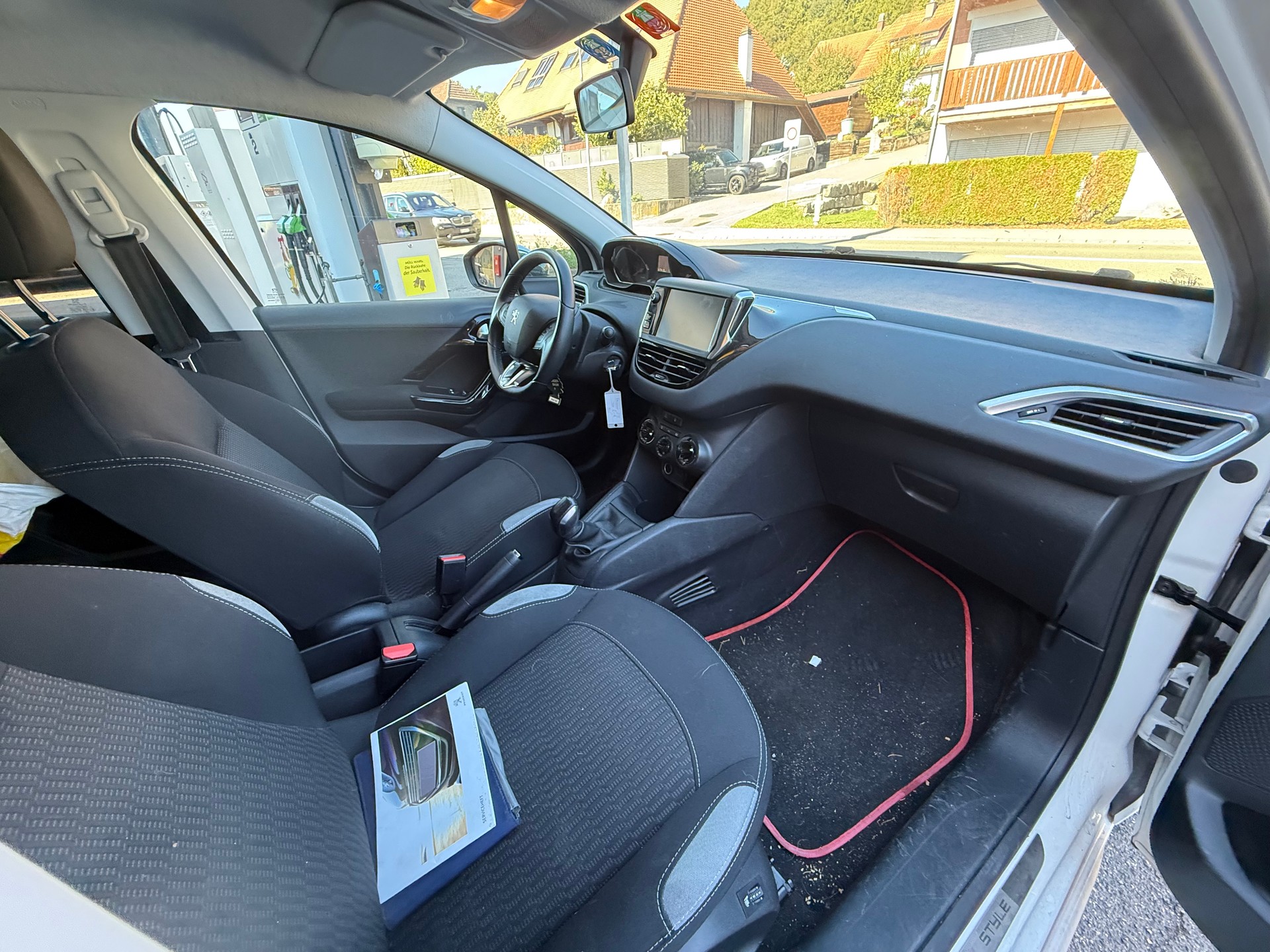 PEUGEOT 208 1.2 VTI Active-image-11