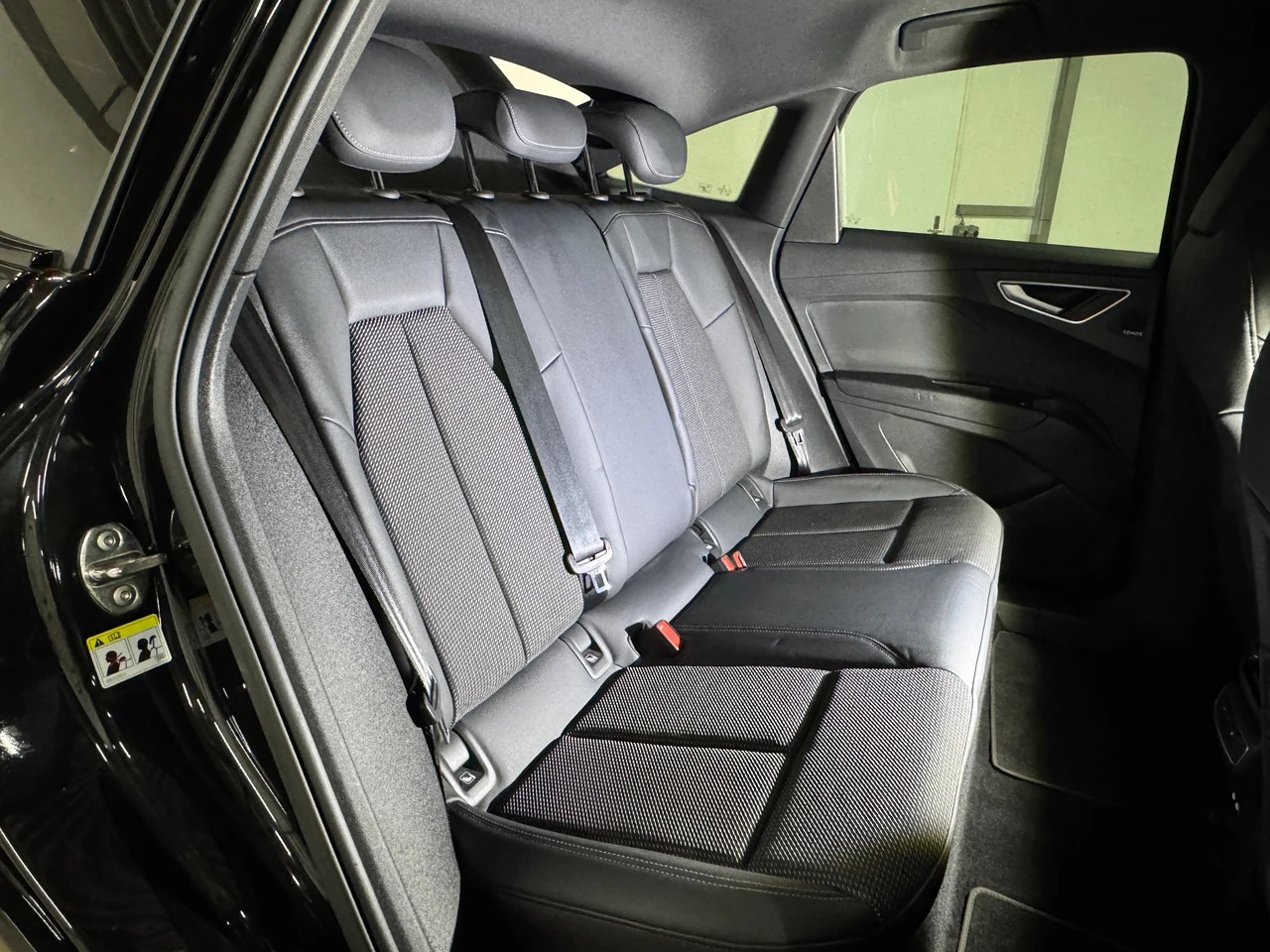 AUDI Q4 e-tron 45 Edition S line Attraction quattro Black-Optik 82kWh / TOP-Ausstattung / Wärmepumpe-image-9