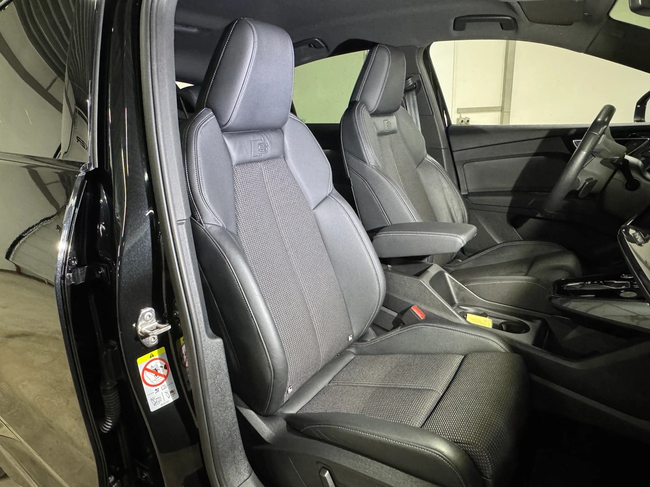 AUDI Q4 e-tron 45 Edition S line Attraction quattro Black-Optik 82kWh / TOP-Ausstattung / Wärmepumpe-image-7