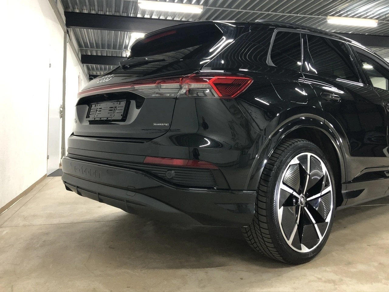 AUDI Q4 e-tron 45 Edition S line Attraction quattro Black-Optik 82kWh / TOP-Ausstattung / Wärmepumpe-image-5