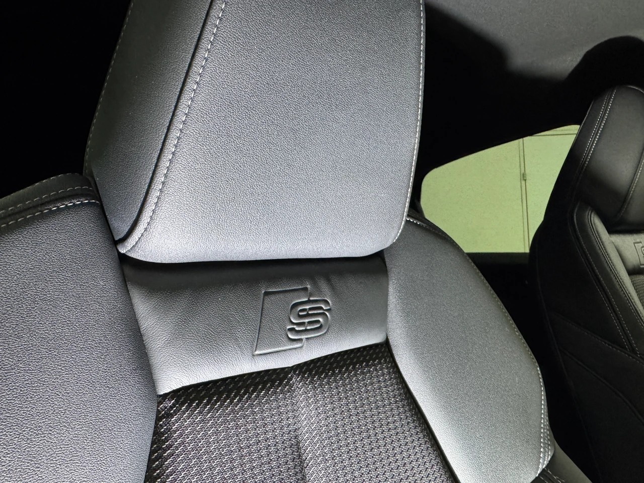 AUDI Q4 e-tron 45 Edition S line Attraction quattro Black-Optik 82kWh / TOP-Ausstattung / Wärmepumpe-image-8