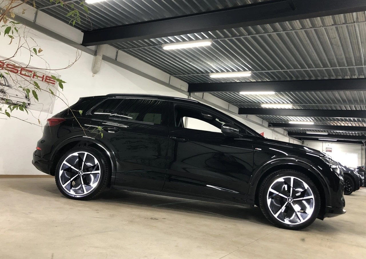 AUDI Q4 e-tron 45 Edition S line Attraction quattro Black-Optik 82kWh / TOP-Ausstattung / Wärmepumpe-image-3