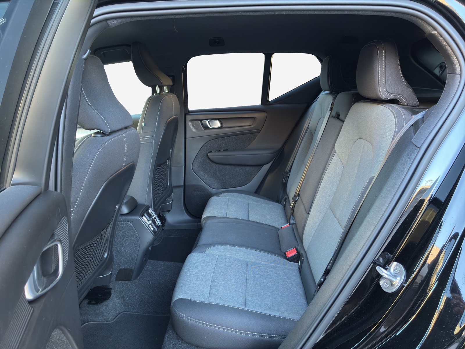 VOLVO XC40 B4 Benzin Mild Hybrid AWD Core DCT-image-11