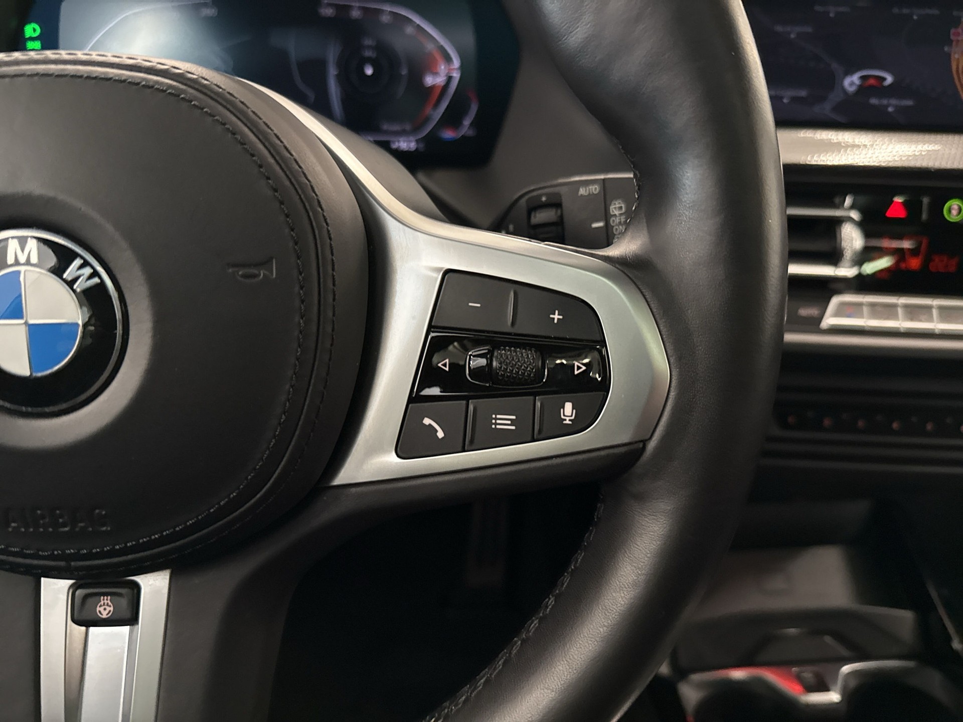 BMW 120i M Sport Steptronic-image-15