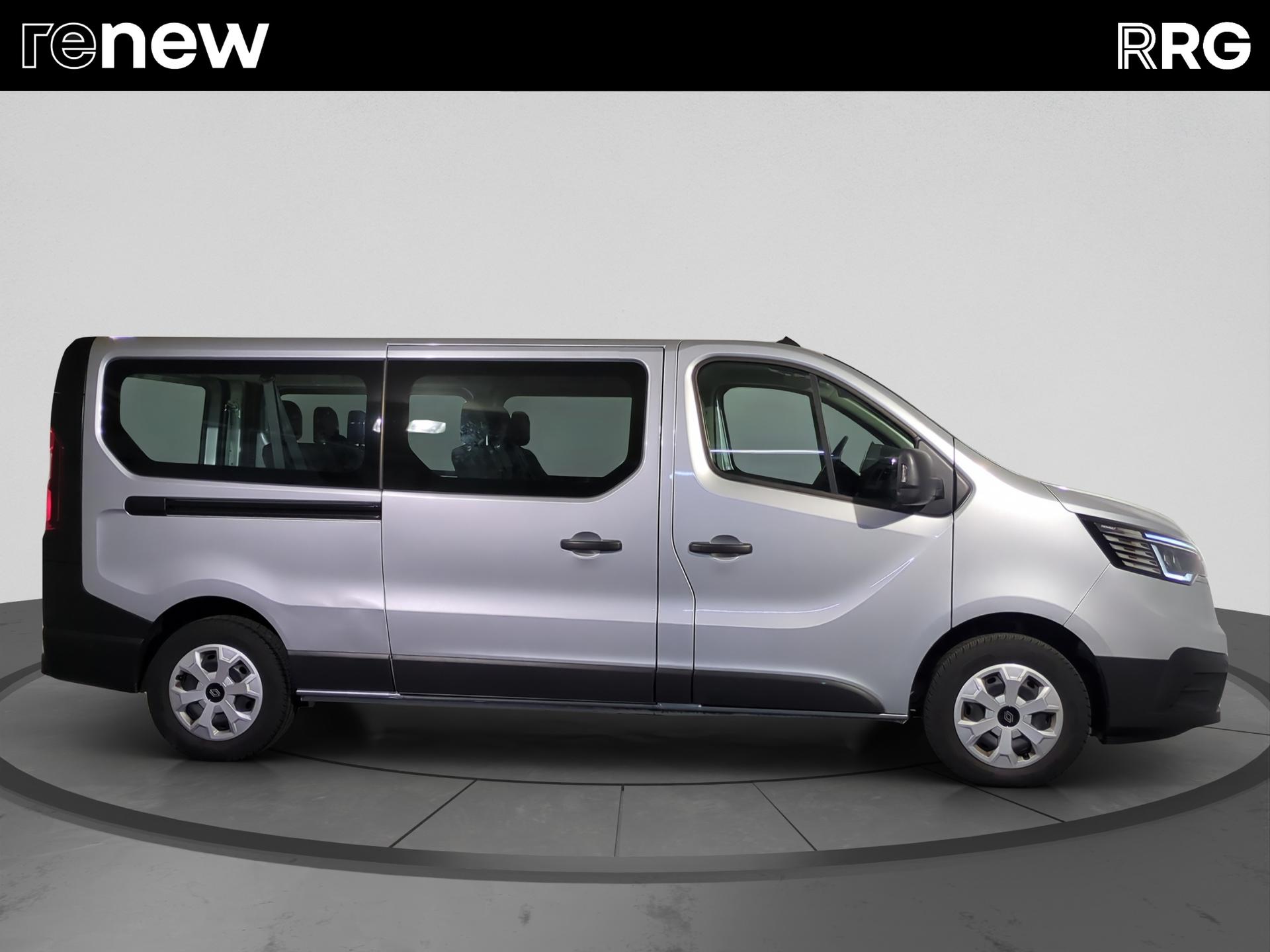 RENAULT Trafic Blue dCi 150 Grand Passenger Evolution EAG-showroom-element-1
