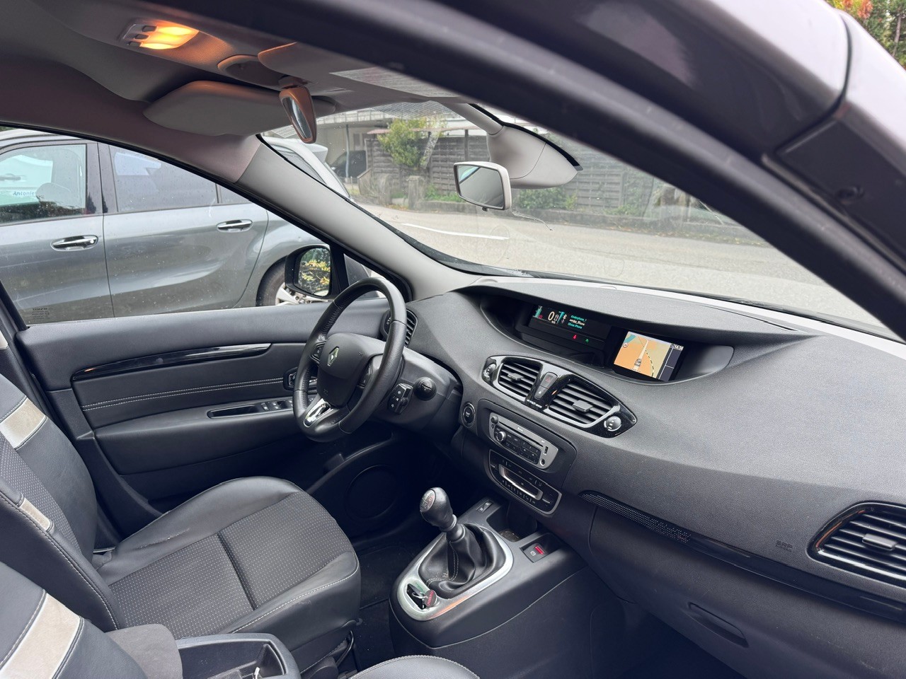 RENAULT Grand Scénic 1.2 16V Turbo Swiss Edition-image-5