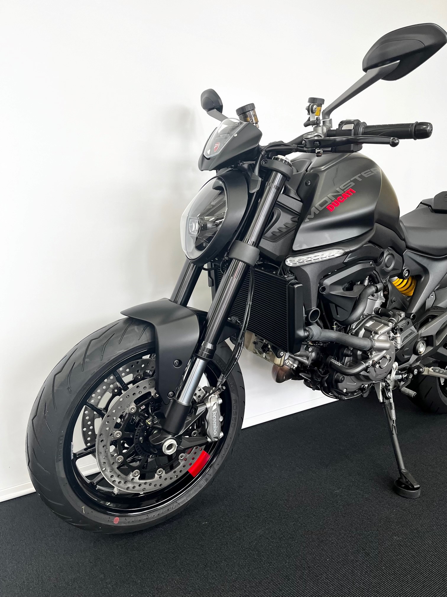 DUCATI Monster + 937 Dark Stealth-showroom-element-2