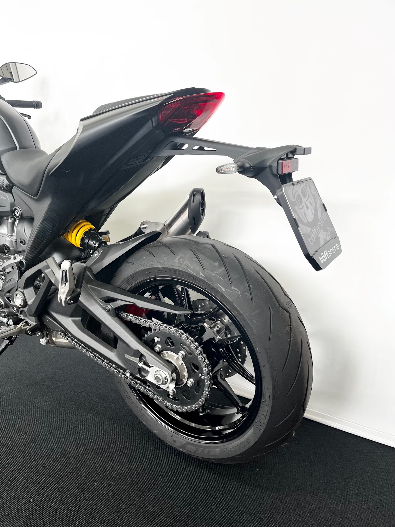 DUCATI Monster + 937 Dark Stealth-showroom-element-3