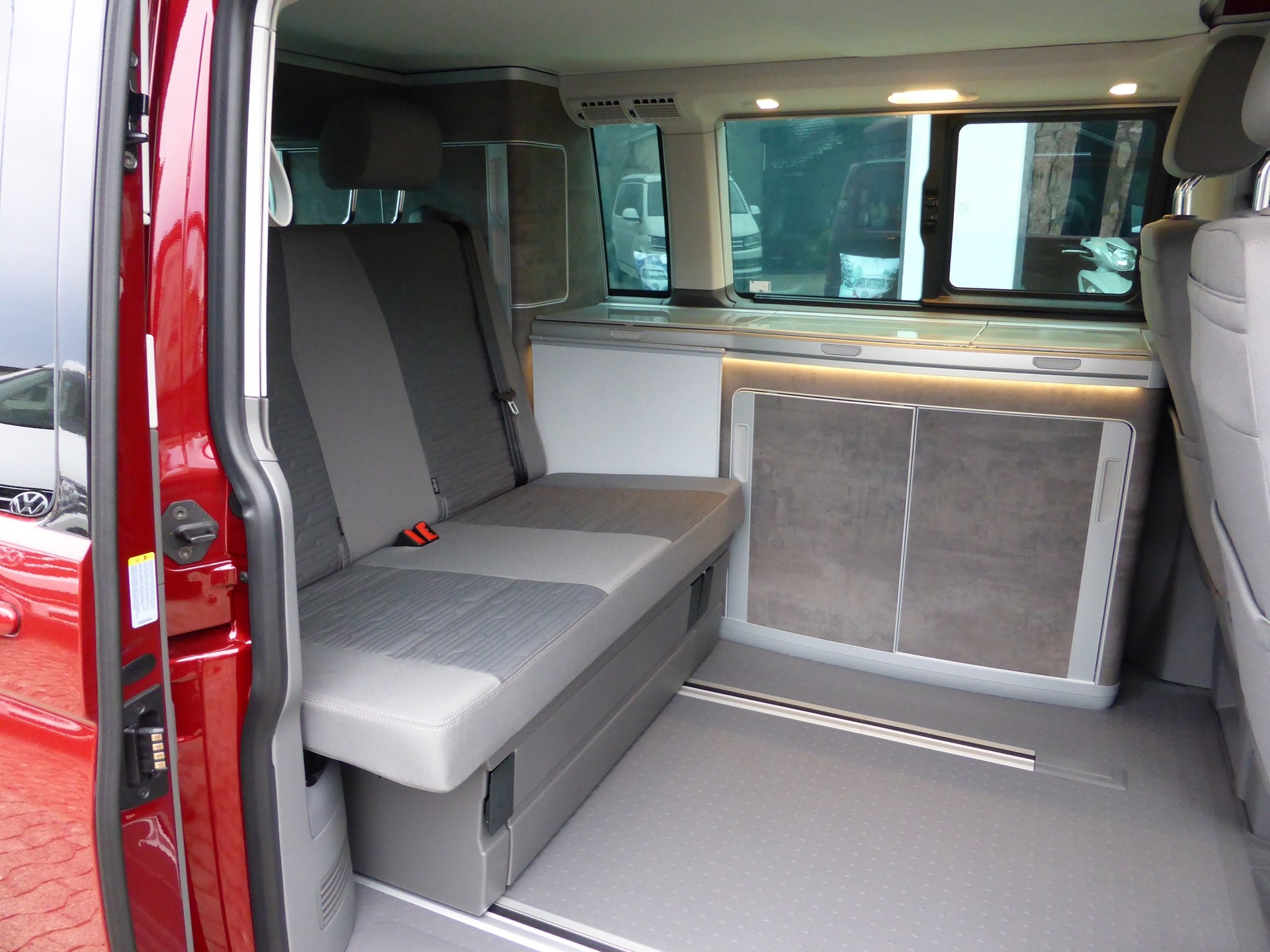 VW T6.1 California 2.0 TDI Ocean Edition 4Motion-image-11