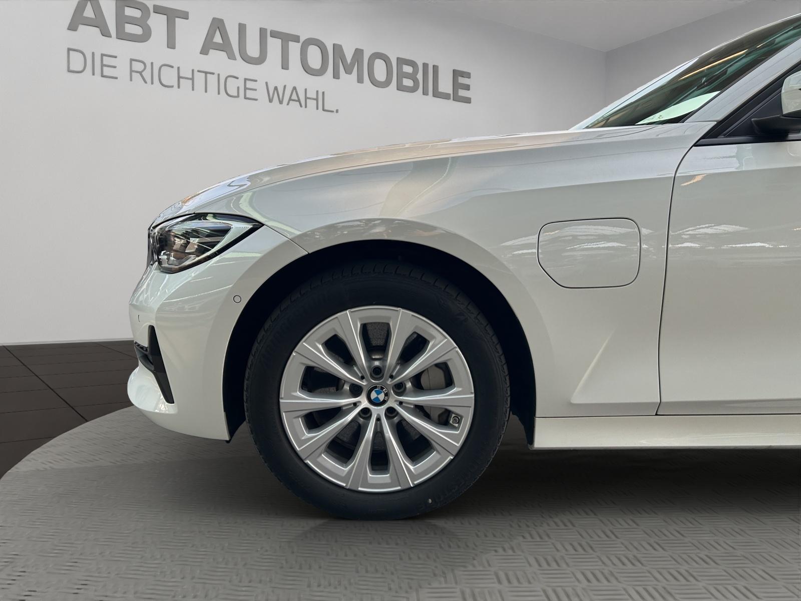 BMW 330e xDrive Touring-image-20