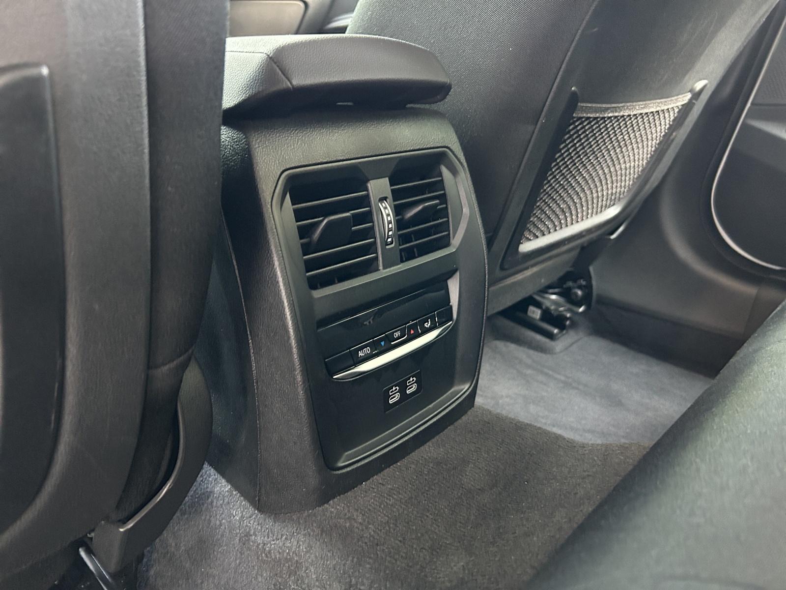 BMW 330e xDrive Touring-image-14