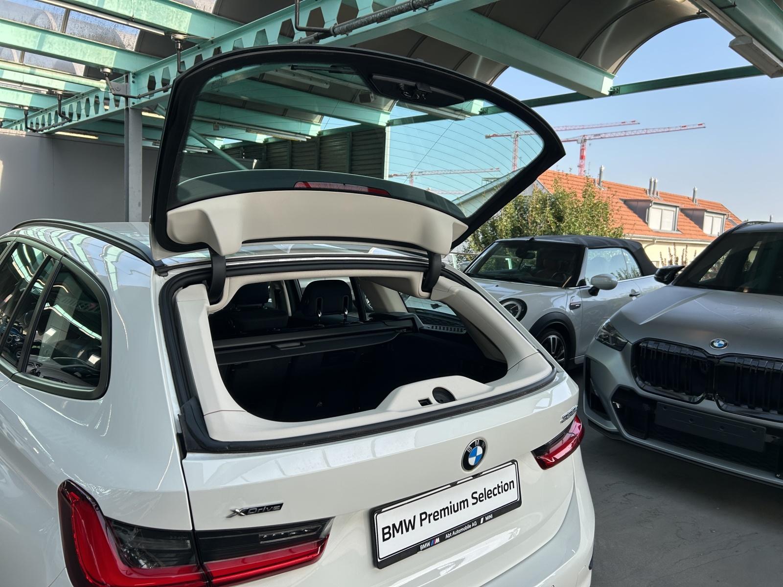 BMW 330e xDrive Touring-image-18