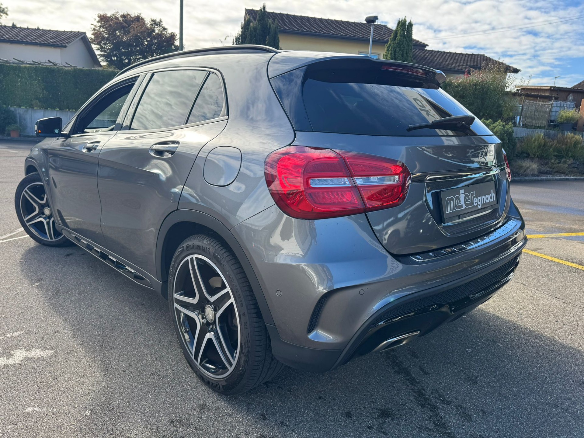 MERCEDES-BENZ GLA 250 AMG Line 4Matic 7G-DCT-image-3