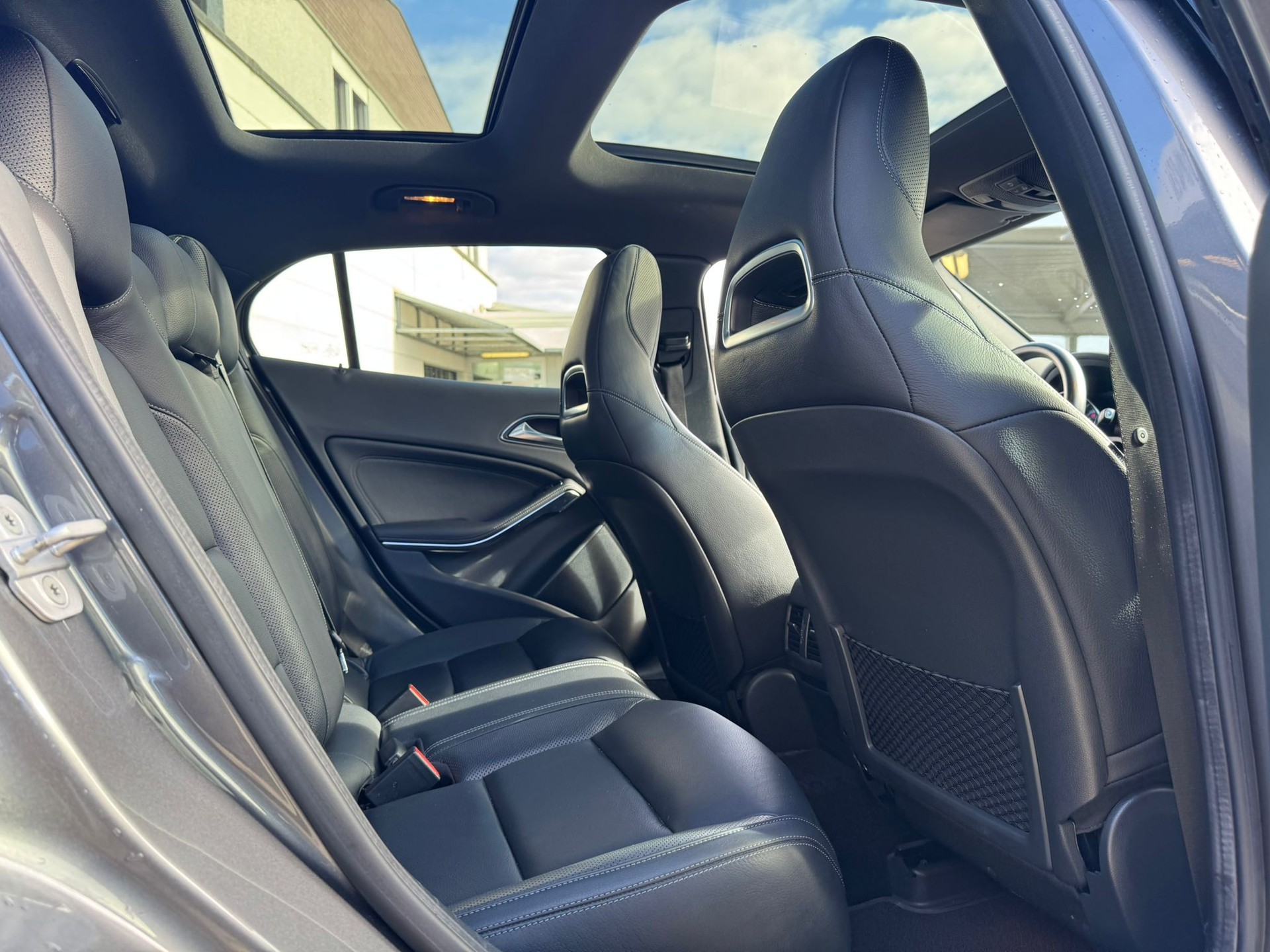 MERCEDES-BENZ GLA 250 AMG Line 4Matic 7G-DCT-image-14