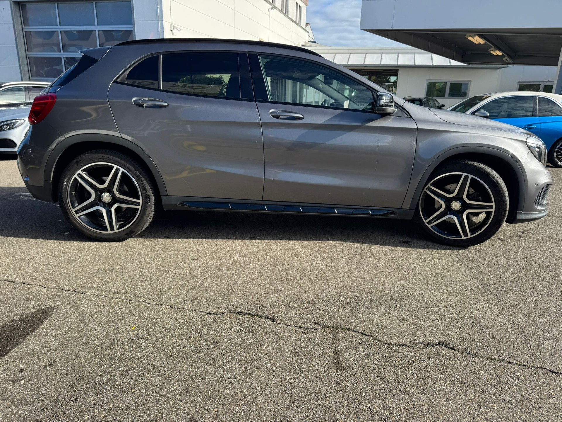 MERCEDES-BENZ GLA 250 AMG Line 4Matic 7G-DCT-image-2